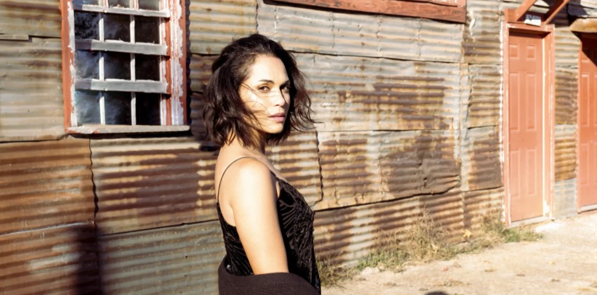 Monica Raymund - Hightown — photograph 2 of 4