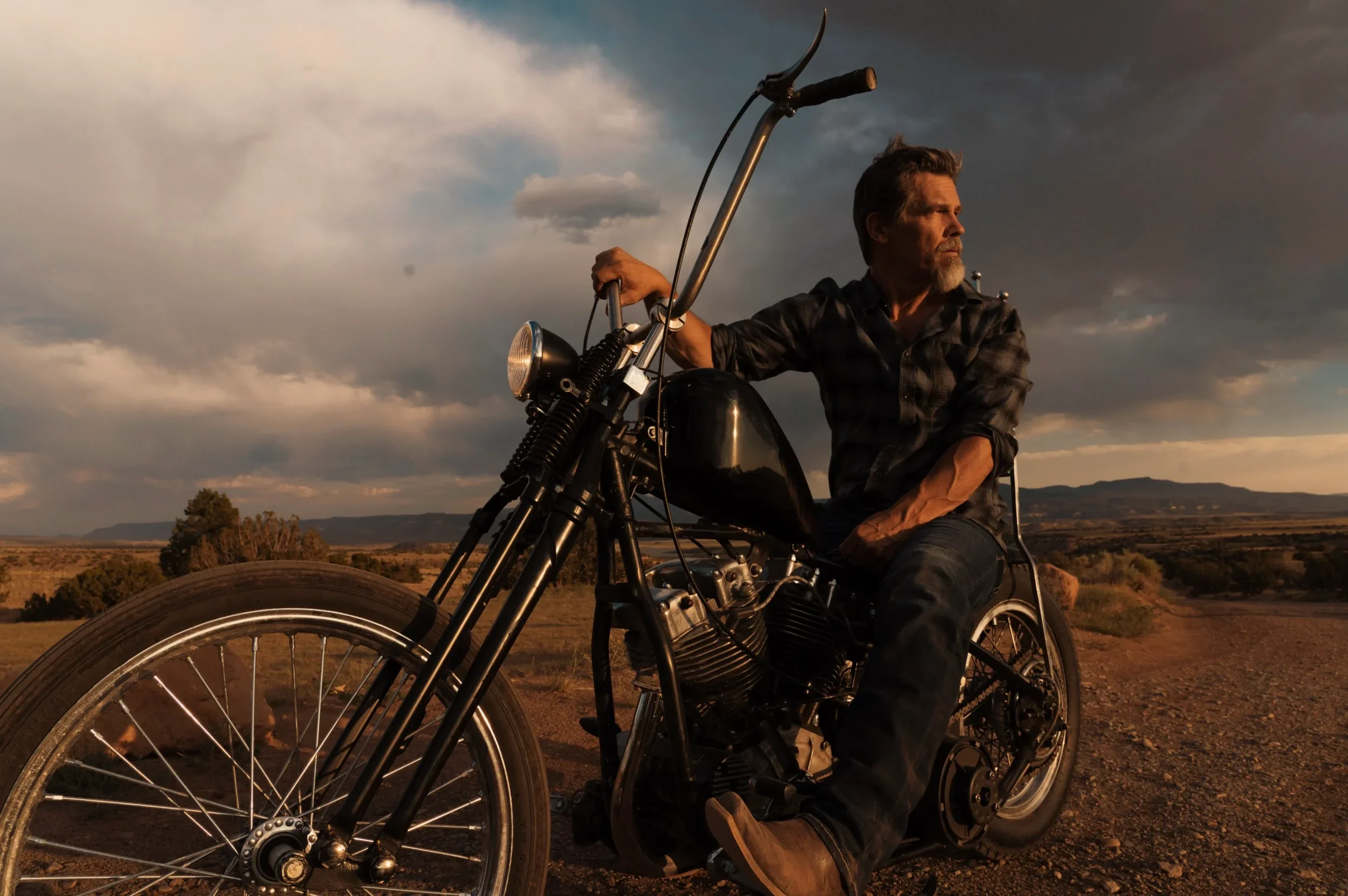 Men's Journal - Josh Brolin — photograph 5 of 5