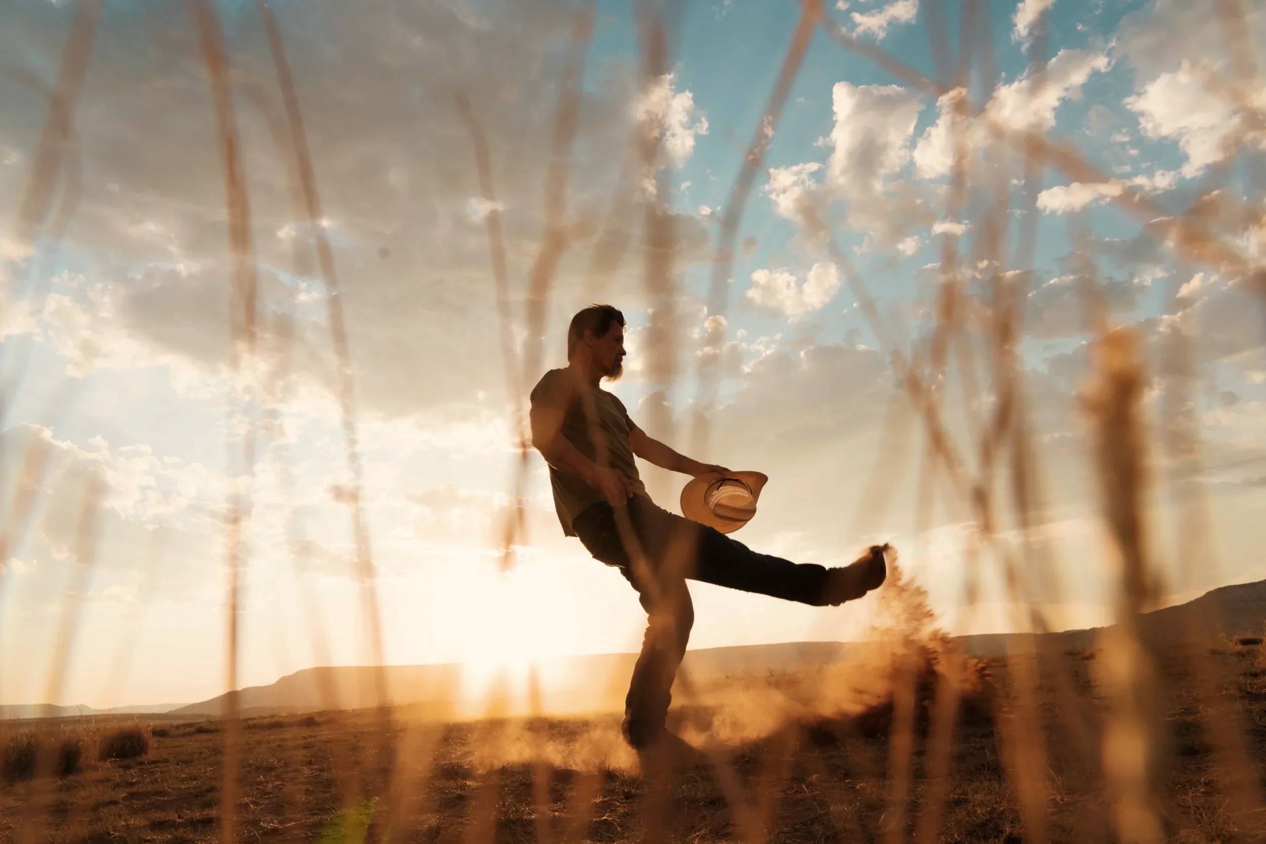 Men's Journal - Josh Brolin — photograph 3 of 5