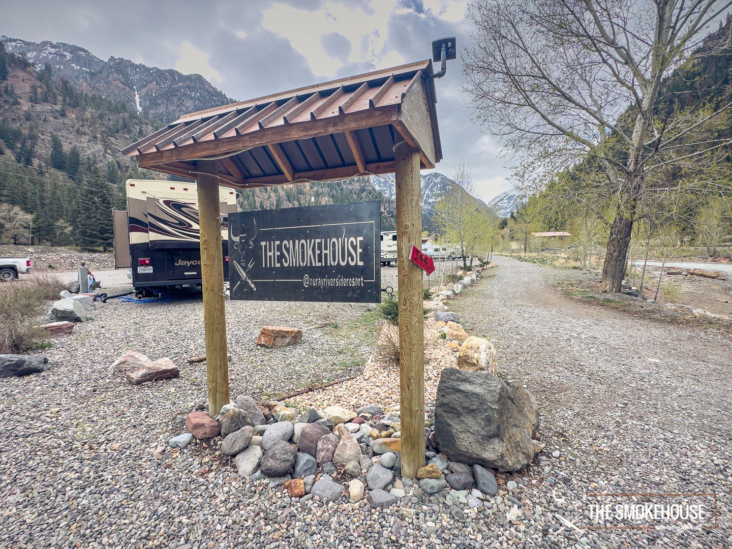 We have 2 new signs at each end of our resort, right on the Riverwalk. 

#ouray #ouraycolorado #ourayriversideresort #visitcolorado #coloradical