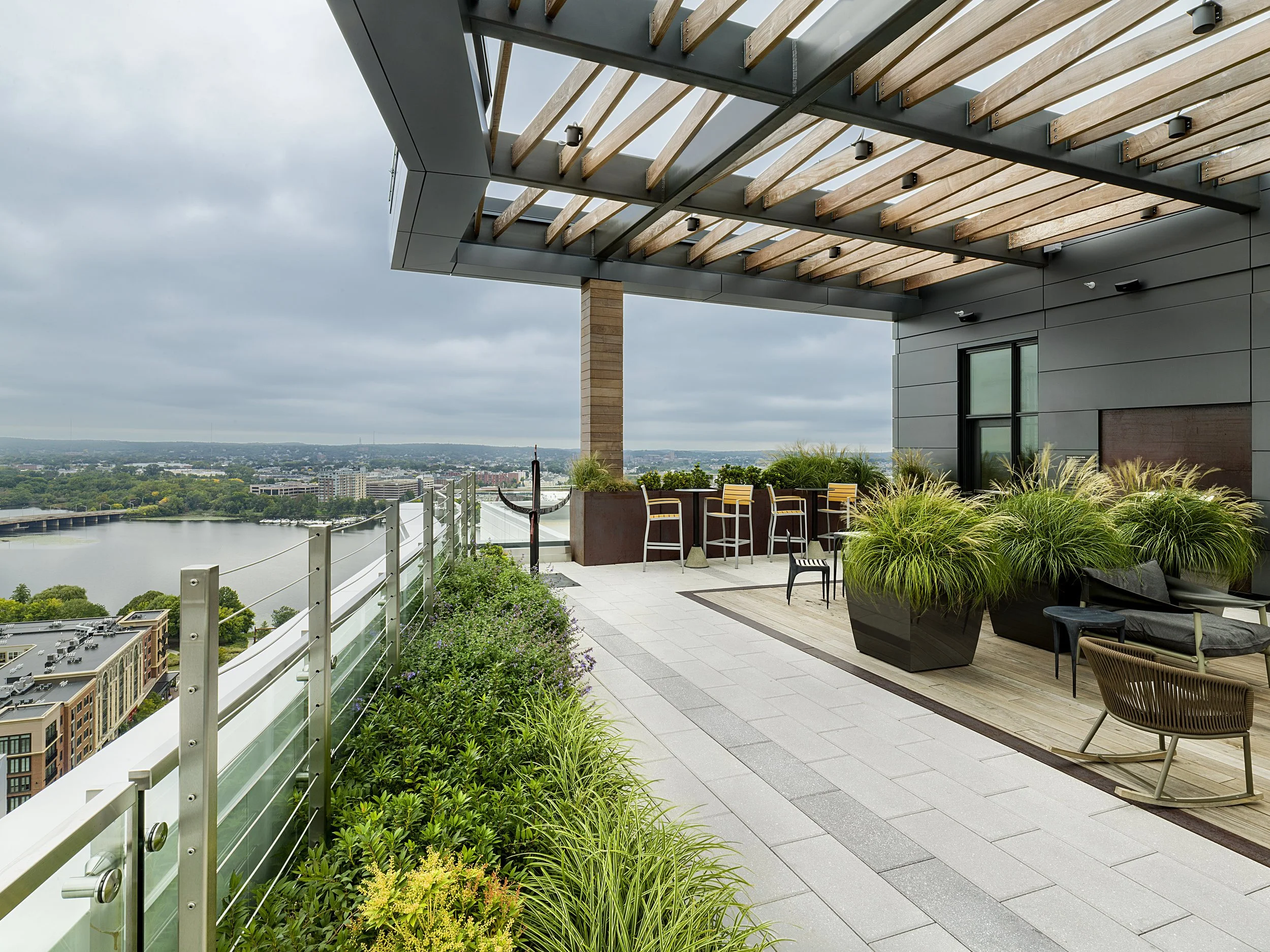 recover-green-roofs-patrick-rogers-photography-montaje-courtyard-skydeck-11-2018-12.jpg