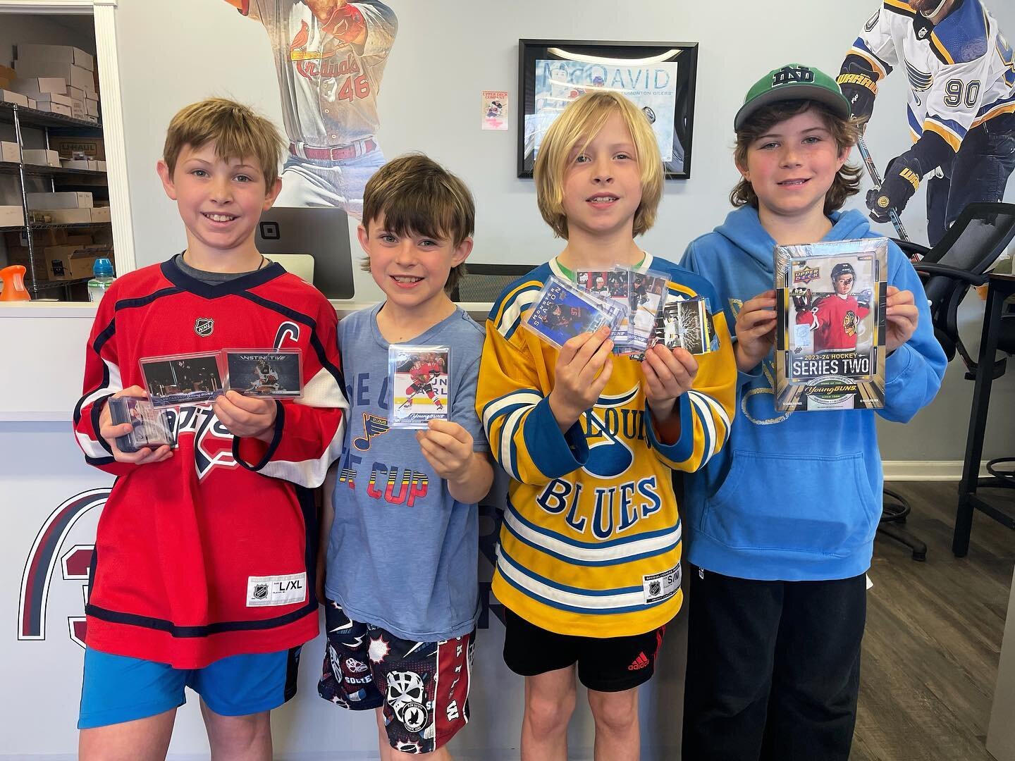 Huge congrats to these young hockey fans on some incredible pulls from @upperdecksports Series 2 NHL today! Nothing better than spending a Saturday ripping hockey packs!! 

Some great hits capped off by a Bedard young guns! Great pulls boys!

#hockey