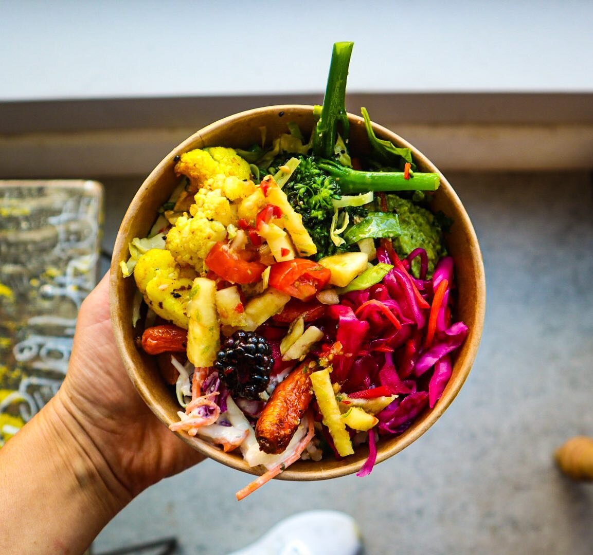 Rainbow Buddha Bowl
.
.
.
Tastes as good as it looks + created to make you feel as bright + colourful as a rainbow 🌈 
.
.
.
Food should do more than just fill you up.
Make your lunch beautiful + tasty which will bring you happiness + joy 💜
.
.
.
#b