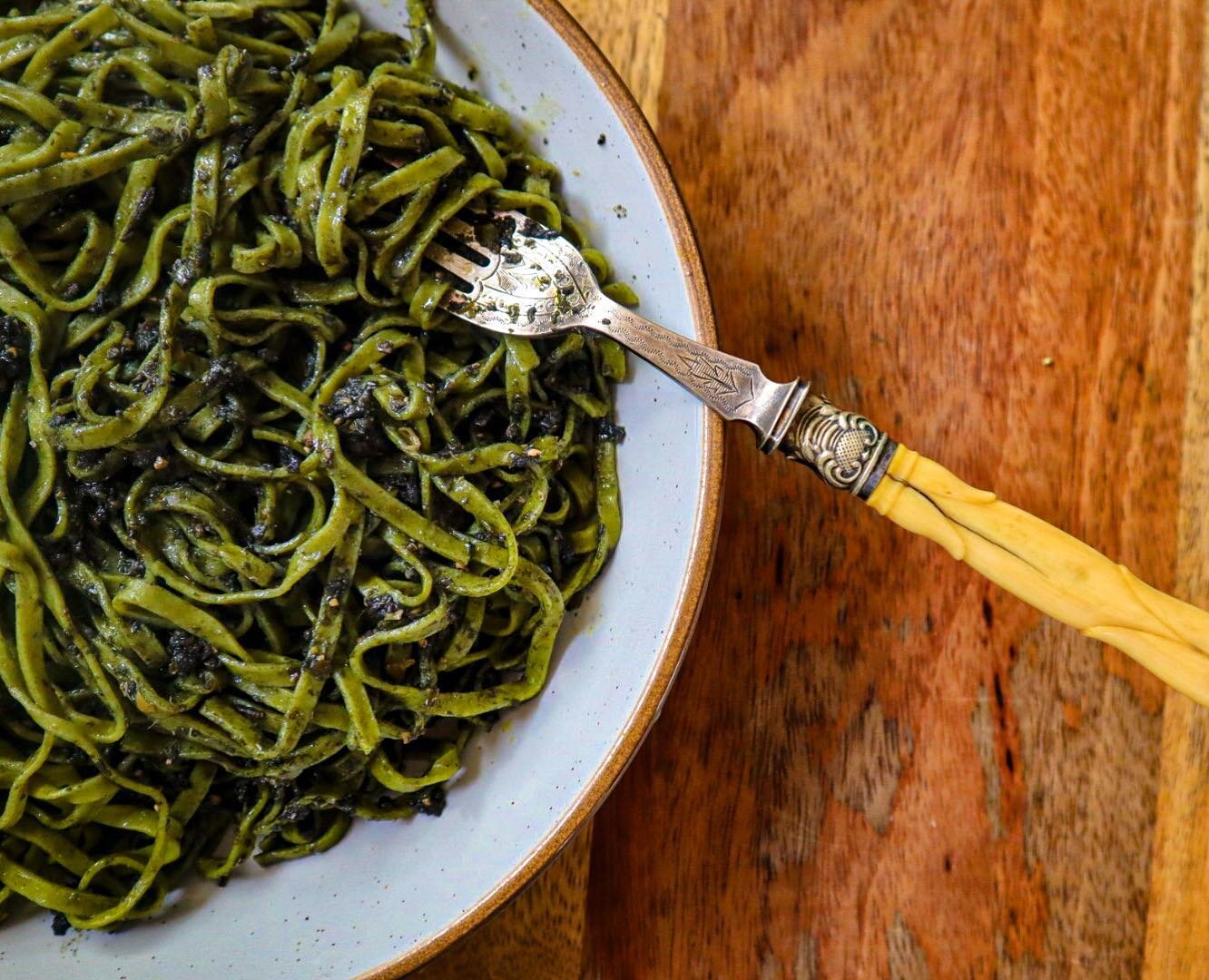 Spinach Tagliatelle + Black Pesto
.
.
.
My current fave pasta at the moment.
.
Black pesto recipe for you ....
Small  bunch fresh basil
Small bunch fresh parsley
Small jar of pitted black olives
50g pine nuts 
4 tbsp olive oil
1 tbsp nutritional yeas