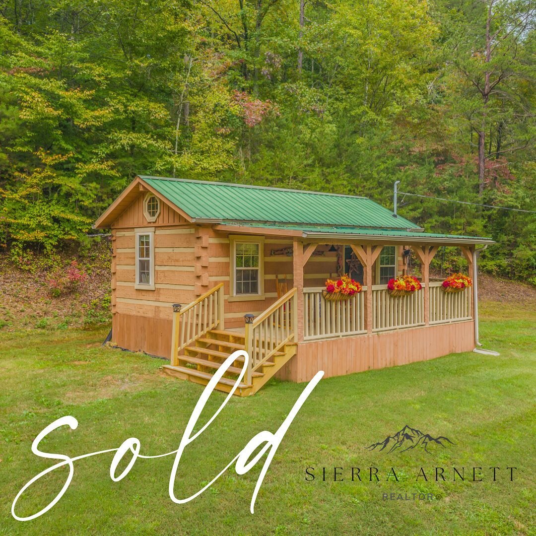 &bull;&bull;&bull;Closing Day&bull;&bull;&bull; 

Closed on the coziest little cabin today! Selling a tiny home is a little different, but thankful that my buyer and seller trusted me! 

Sierra Arnett, REALTOR&reg;
Affiliate Broker
Coldwell Banker Se