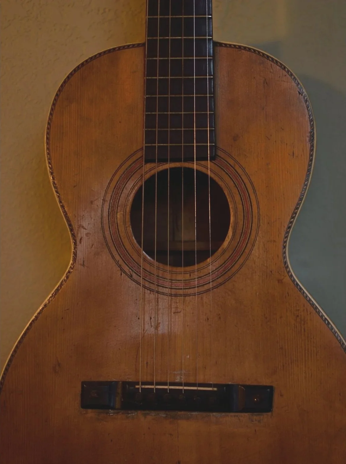parlor guitar