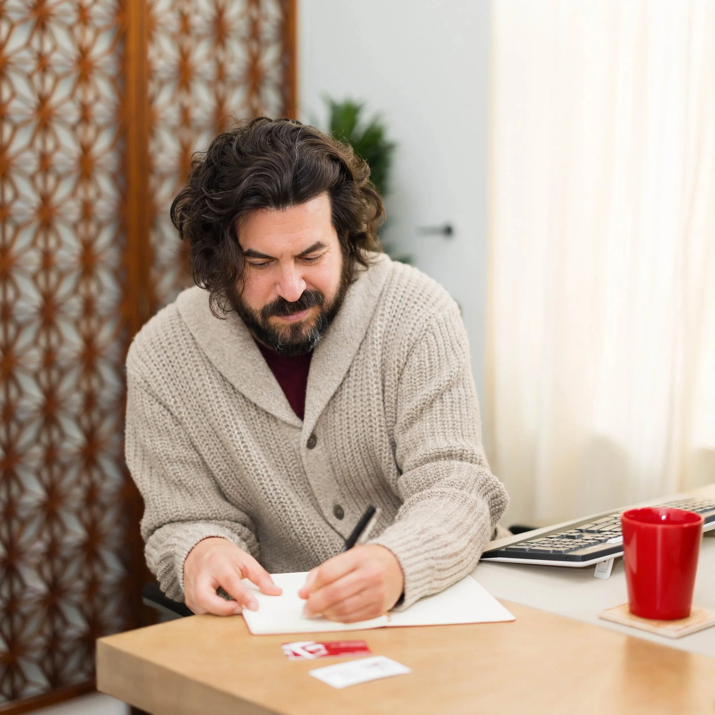 Gabriel Kuris talking to a client remotely