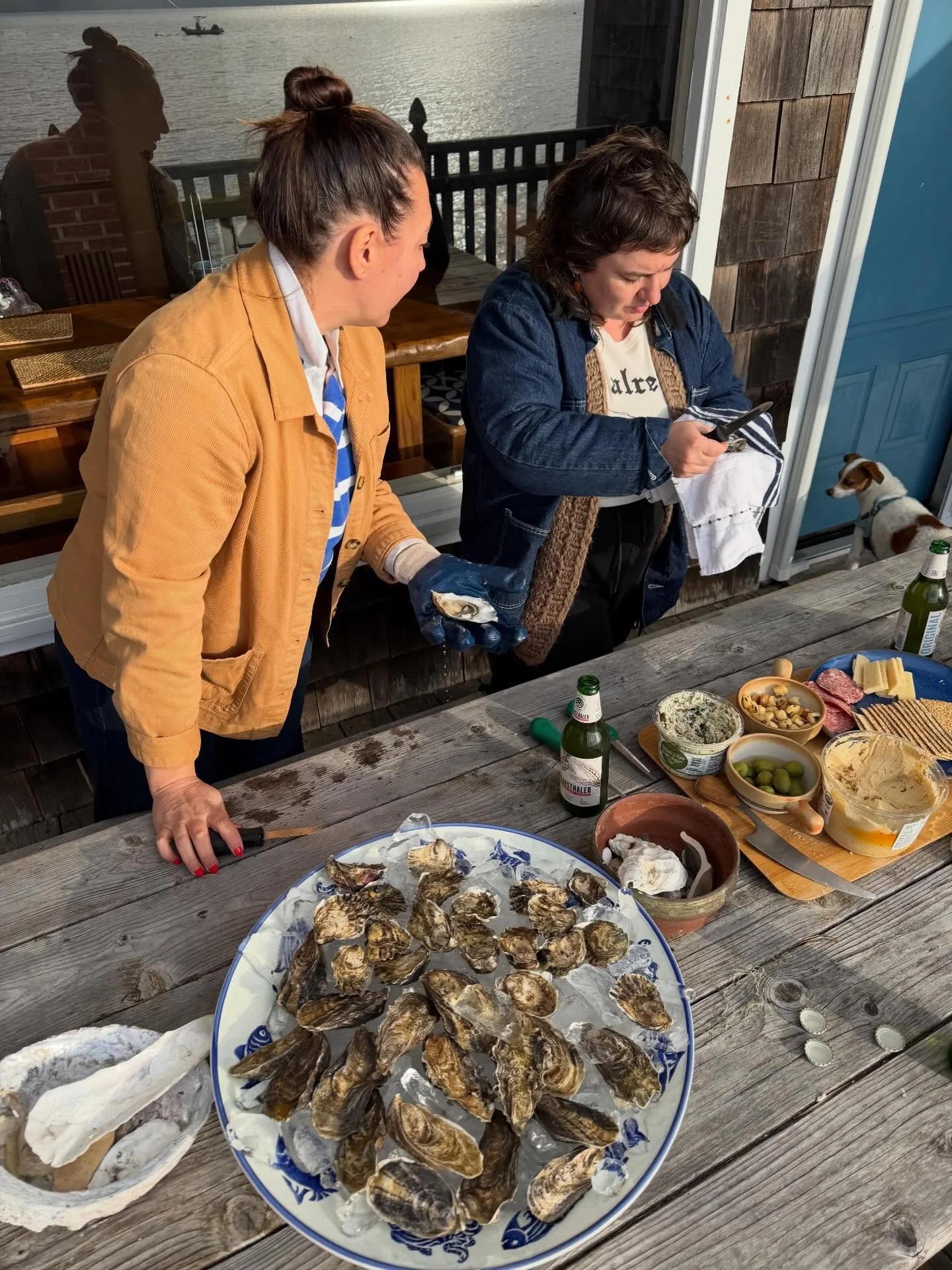 January: full of high highs and low lows ⬇️

🦪 Weekend getaways, beach time, and being on the water 

🎨 DM me your address if you want me to make you a weirdo collage postcard, my secret stress relief

🛒 Hosted a private Wholesale Week online sale