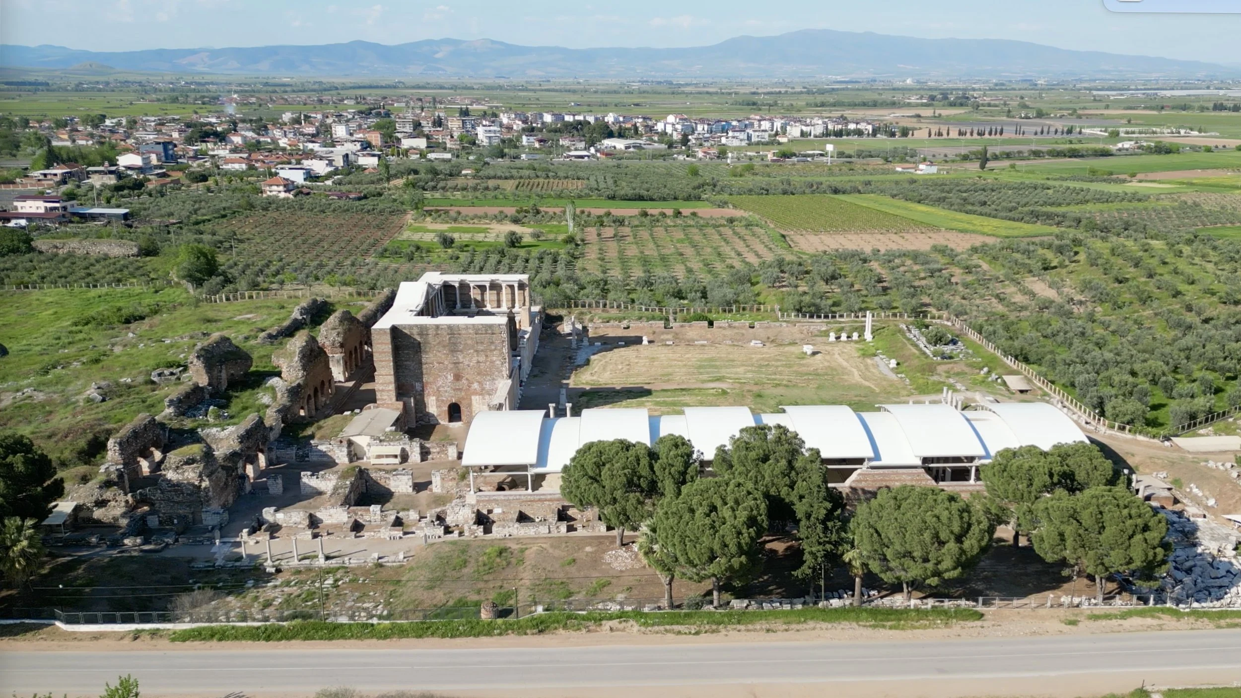 Overhead view show the size of the synagogue, under the white canopy