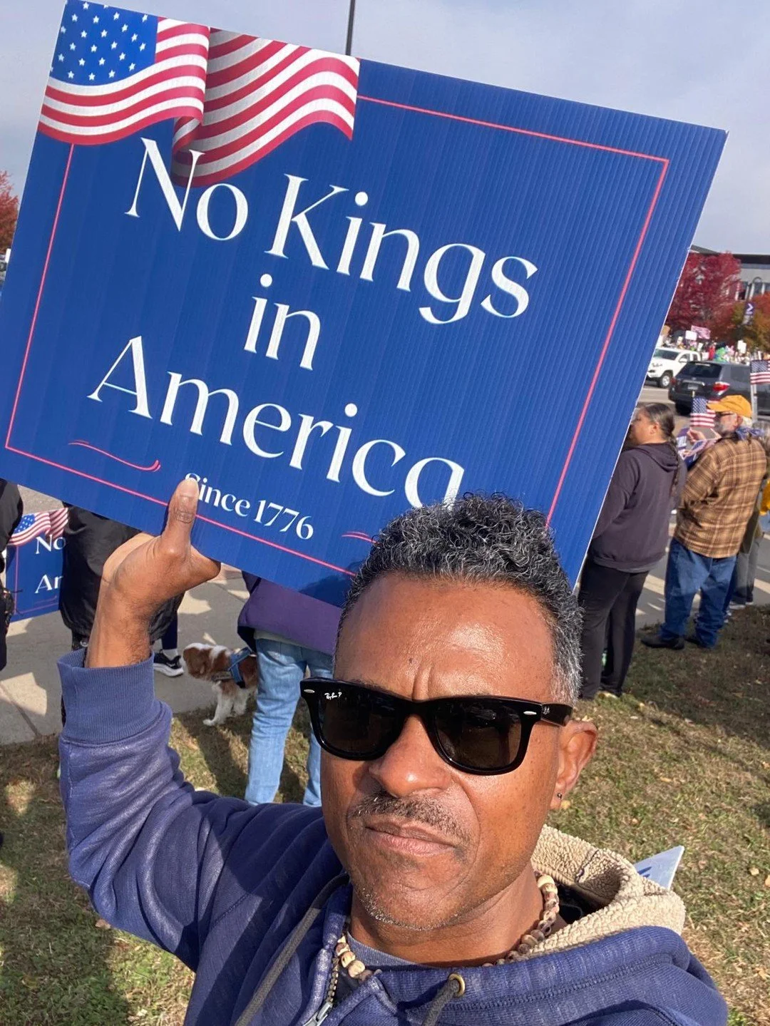 📣 De costa a costa, los capítulos de LCLAA se unieron hoy para decir ¡NO A REY! 👑❌
En San Diego, Los Ángeles, Boston, Pueblo, Sacramento, Nueva York, Riverdale (MD), Saint Cloud (MN), Austin y Arizona, nuestros miembros lo dejaron claro:
Estamos aquí, estamos 