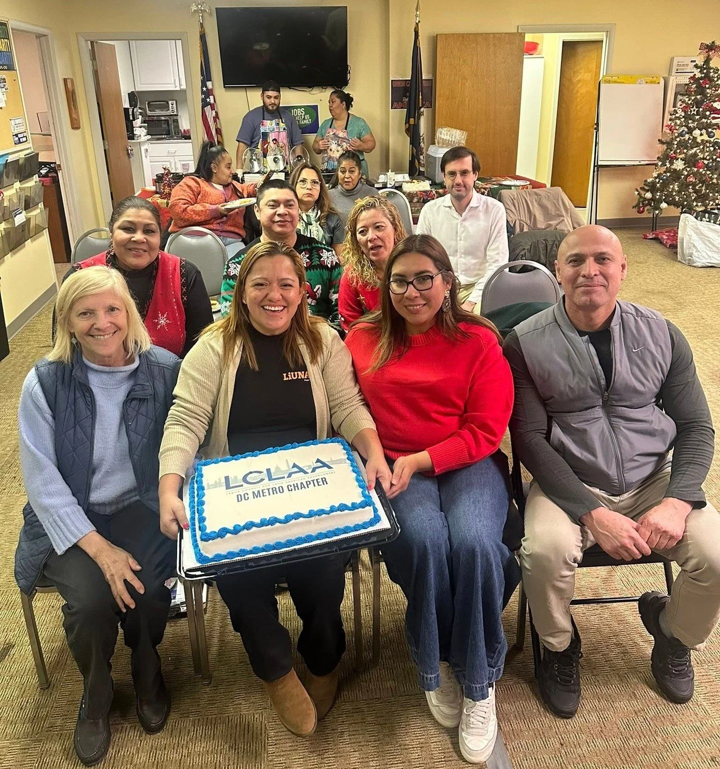 🥂 A wonderful close to the year! The LCLAA DC Metro Chapter celebrated its last quarterly meeting with holiday joy and strong community energy. Congratulations to all our members for their commitment and achievements this year! 💛🎉 #UnitedWeStand #