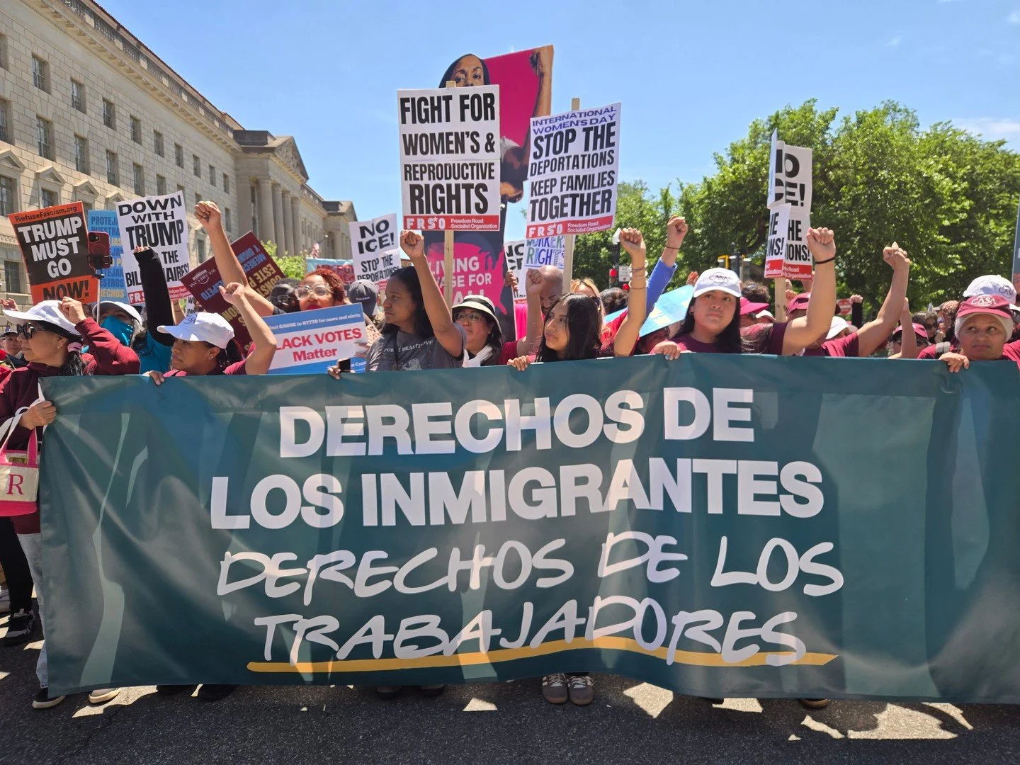 Firmemente unidos este Primero de Mayo ✊🏽
LCLAA National se unió a la marcha en Washington, D.C. para reafirmar nuestra inquebrantable solidaridad con los trabajadores de todo el mundo. Juntos nos levantamos, nos organizamos y luchamos por la dignidad, la justicia y el respeto en el trabajo.
#MayDay #D&ia