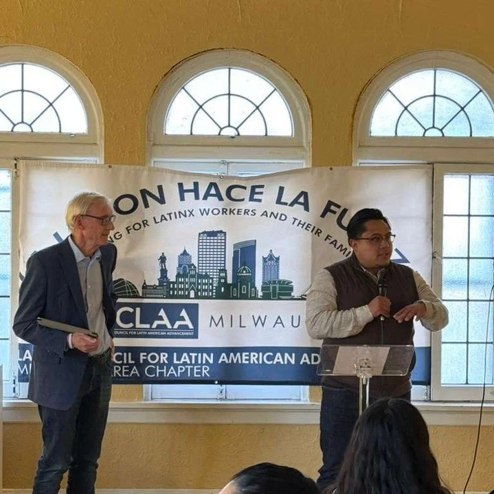 ¡La LCLAA de Milwaukee tuvo el honor de recibir al gobernador Tony Evers @govevers en nuestra fiesta de fin de semestre del curso de inglés como segunda lengua (ESL)! 🎉
💪 Estamos orgullosos de celebrar el esfuerzo, la dedicación y los logros de nuestros alumnos, y agradecemos el apoyo del gobernador.