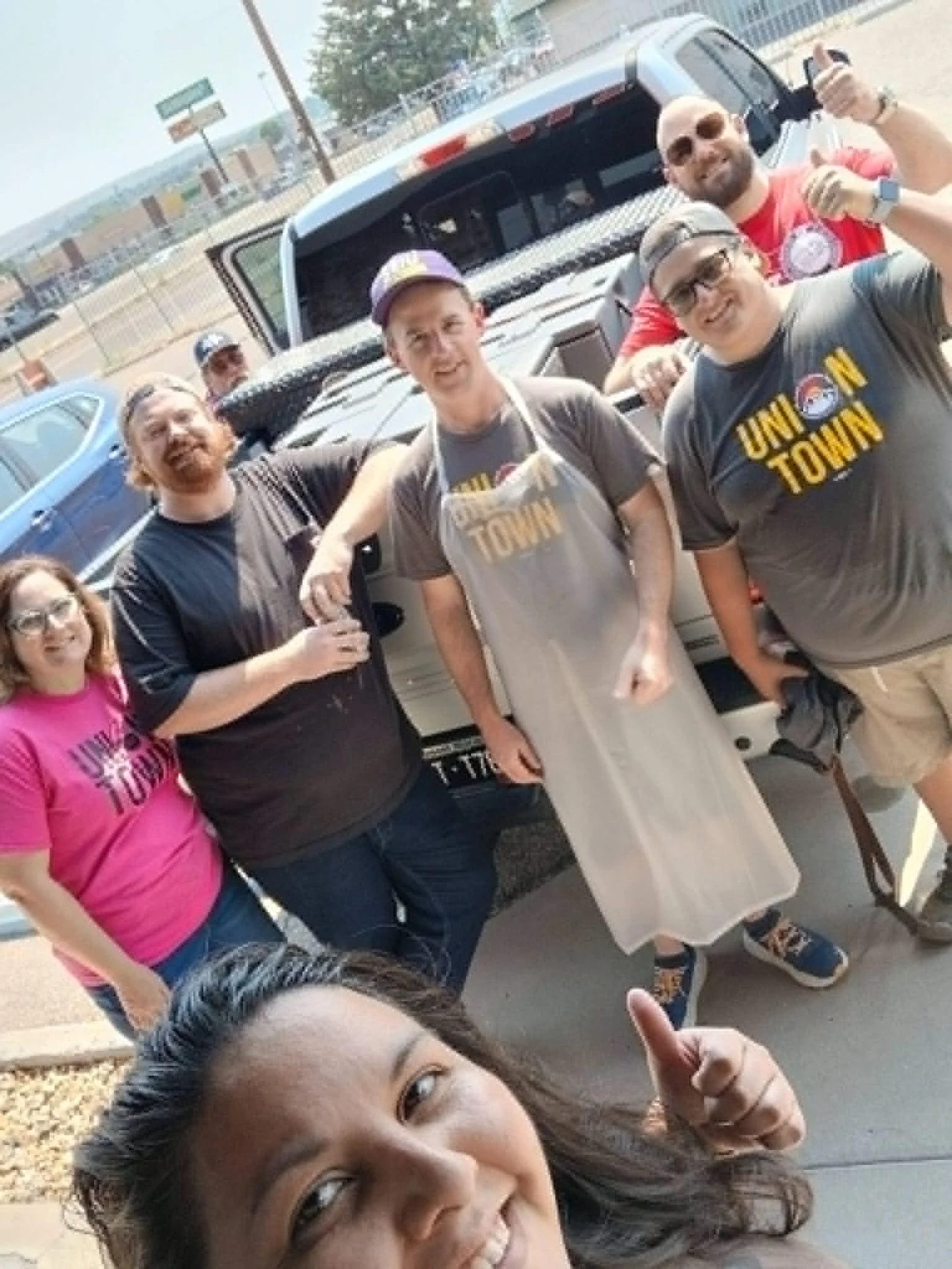 Solidarity means showing up! ❤️✊🏽
LCLAA Rocky Mountain Vice President, Marissa Lopez, and members came together to support and prepare meals for 300 firefighters and families evacuated by the Aspen Aces fires in Southern Colorado.
We stand with firs