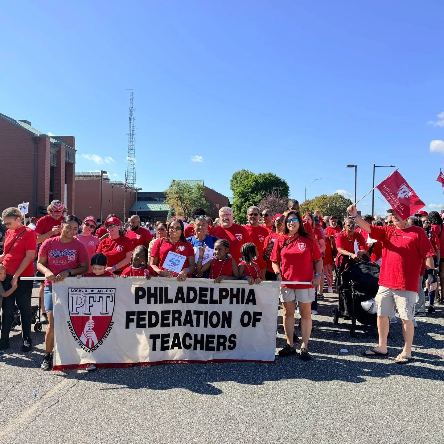 ✊🏽 From coast to coast, LCLAA showed up for workers this Labor Day Week!
Across the country, our chapters, members, and union familia honored the workers who keep our communities moving and stood in solidarity with those fighting for fair wages, dig