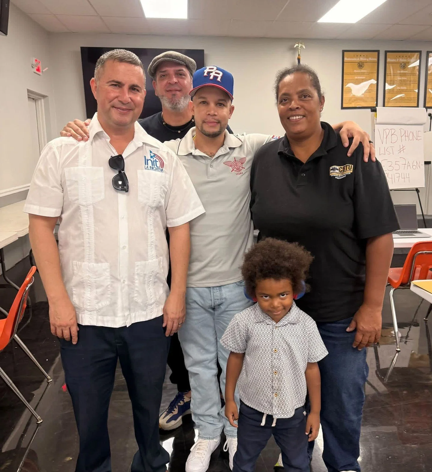 📬🗳️ 1.000 postales. ¡1.000 recordatorios de que nuestras voces importan! ✊🏽
La sección de Florida Central de la LCLAA, junto con nuestros compañeros y compañeras del sindicato, se unieron para enviar 1.000 postales animando a los miembros de la comunidad a participar en las elecciones del 3 de noviembre.
Cada p