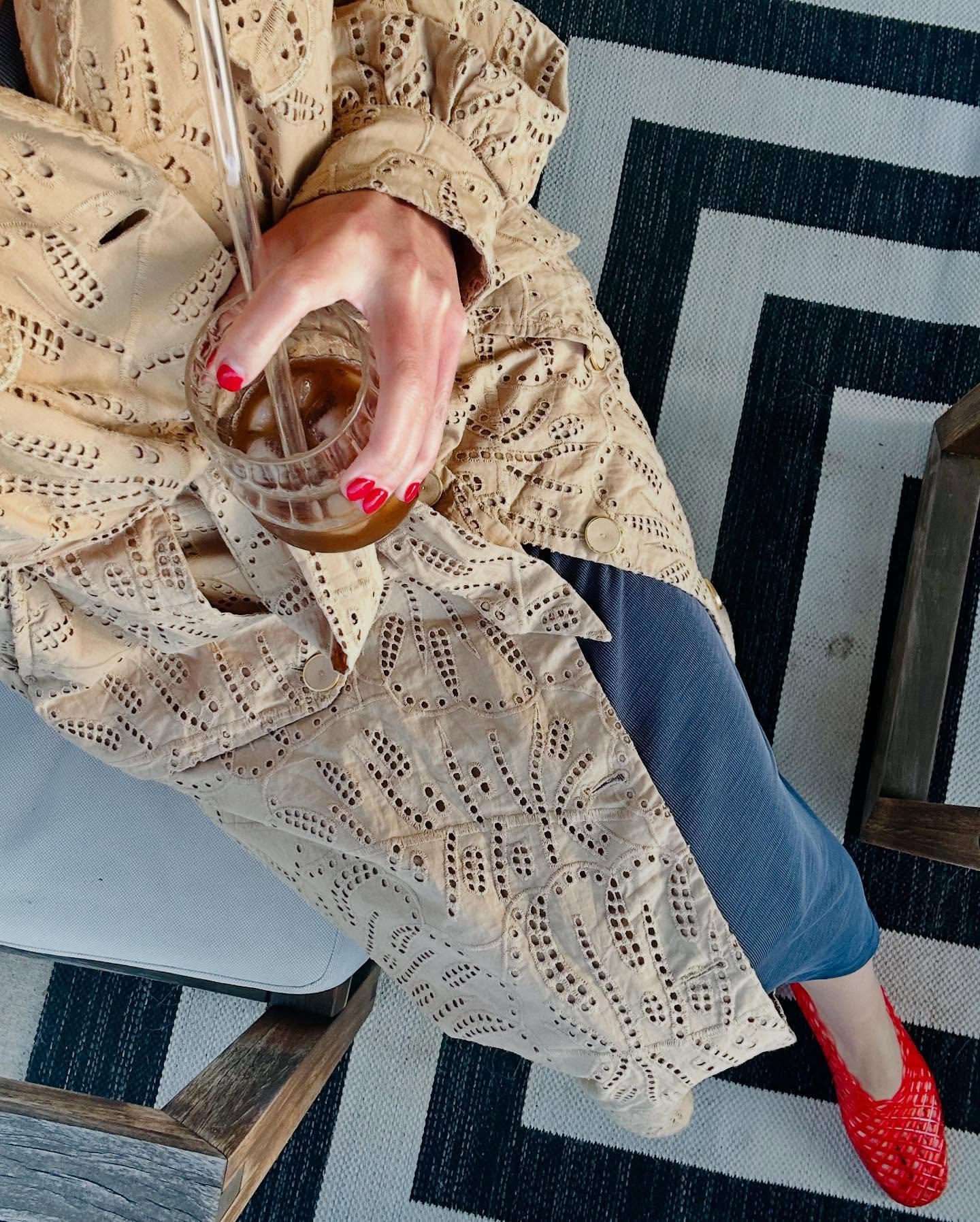 April moments as I toggle between mom life + nutrition + styling + editing. 

&bull; took my second cup saga to the back patio in my new favorite trench
&bull; team meeting @thehivebentonville &mdash; say less
&bull; the @walmartfashion top this audi