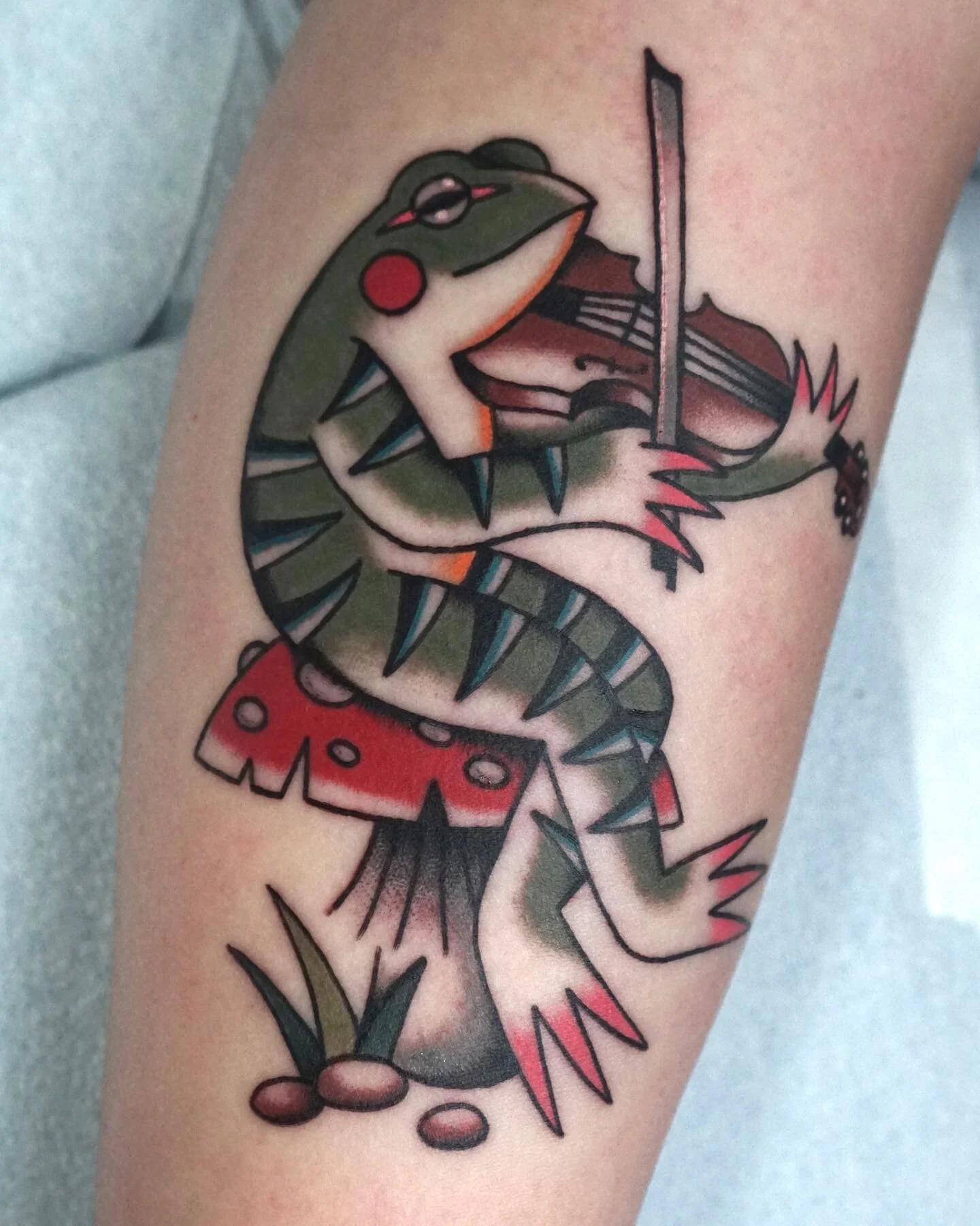 Share 71+ frog banjo tattoo latest