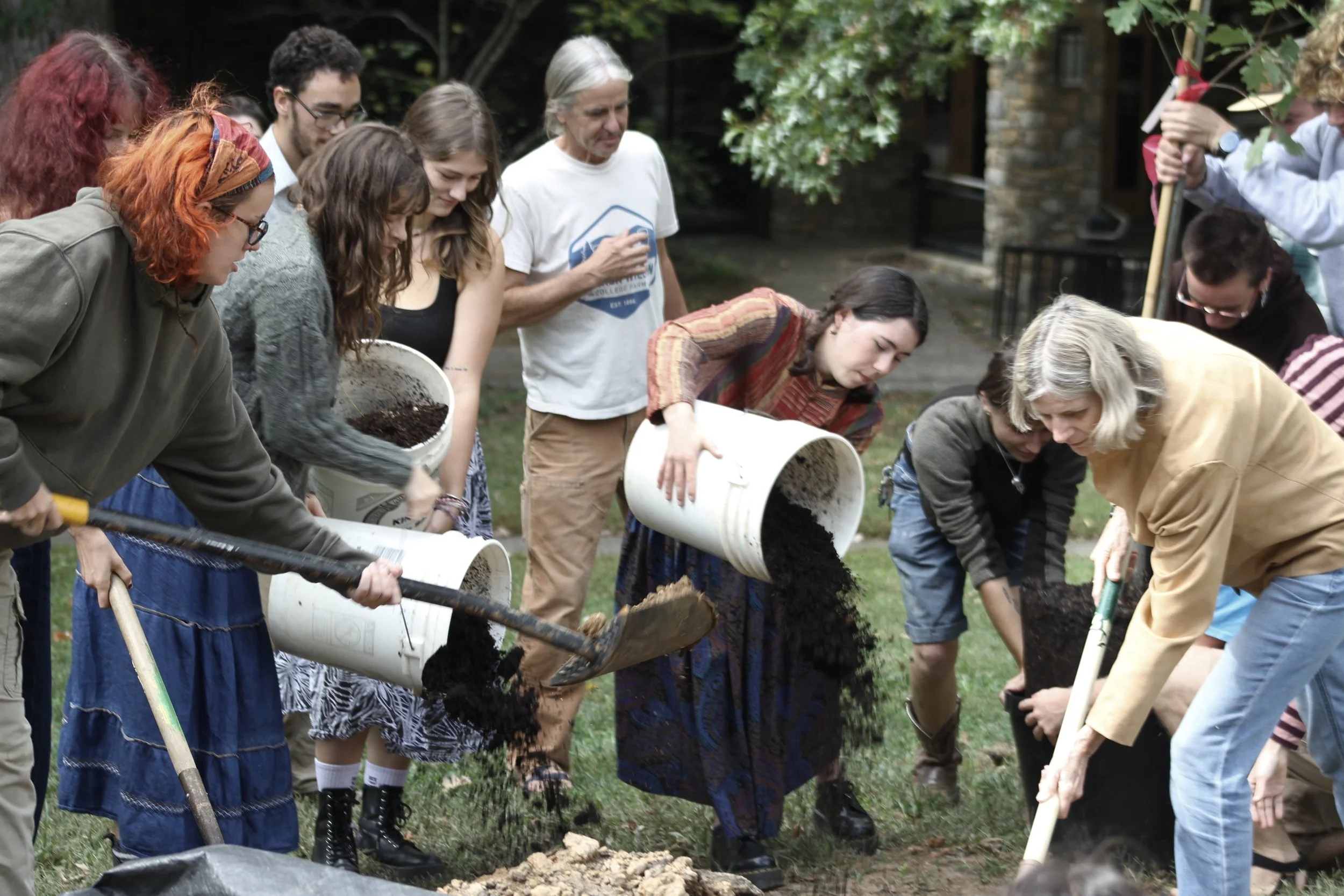  The Warren Wilson College community gathers for a symbolic white-oak tree planting with music by student Rachel Gaskins in Swannanoa, N.C., on Thursday, Oct. 2. (Vivian Bryan/The Echo) 