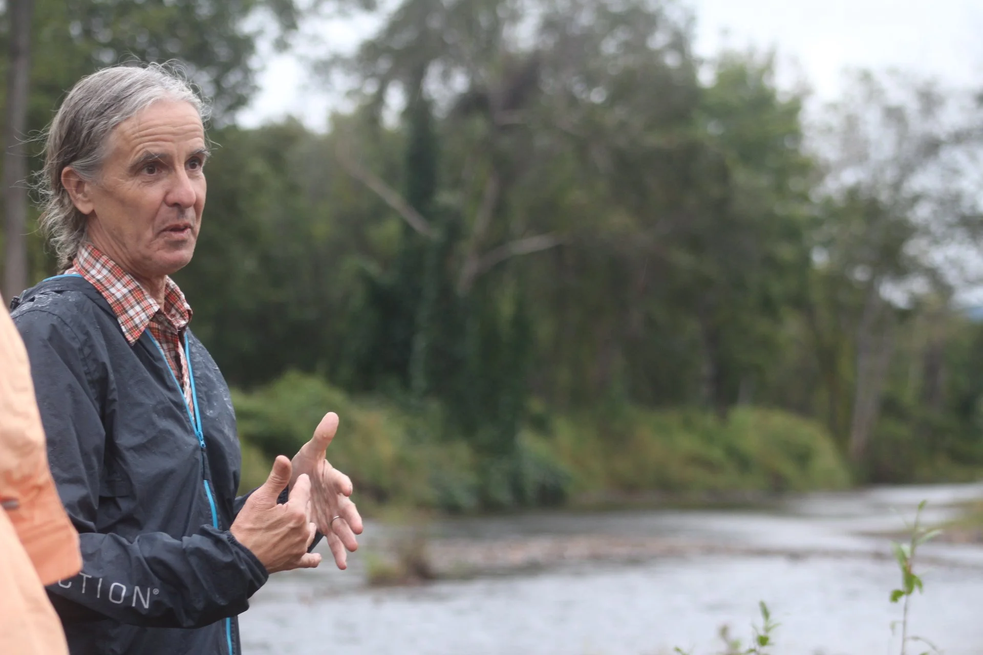  Dean of Land Dave Ellum answers questions about the Swannanoa River’s history for community members at Warren Wilson College in Swannanoa, N.C., on Sept. 26. (Vivian Bryan/The Echo) 