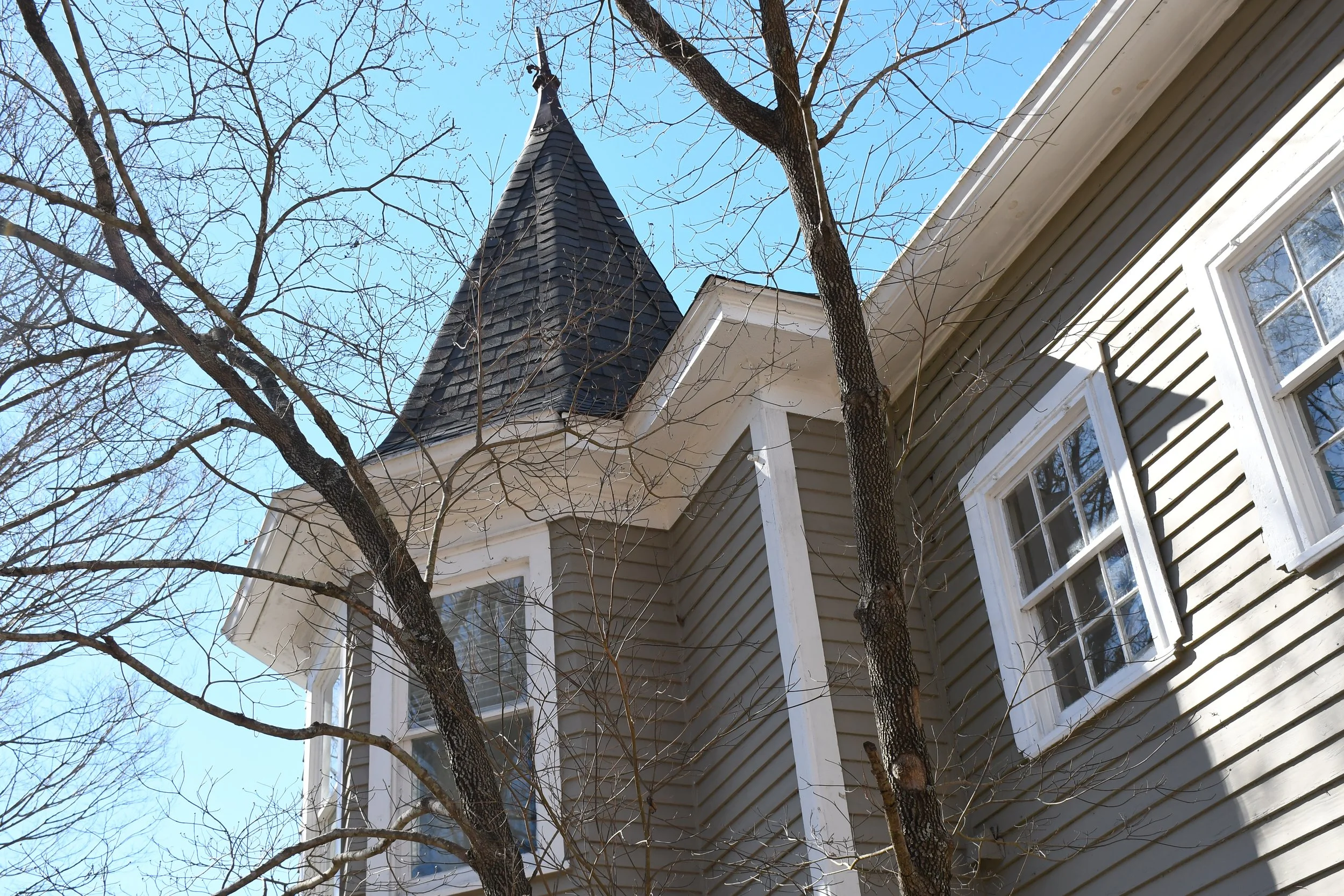  Dodge House roofline and turret on Warren Wilson College (WWC) campus in Swannanoa, N.C., on Feb 7, 2026. (Echo News/Richmond Joyce) 