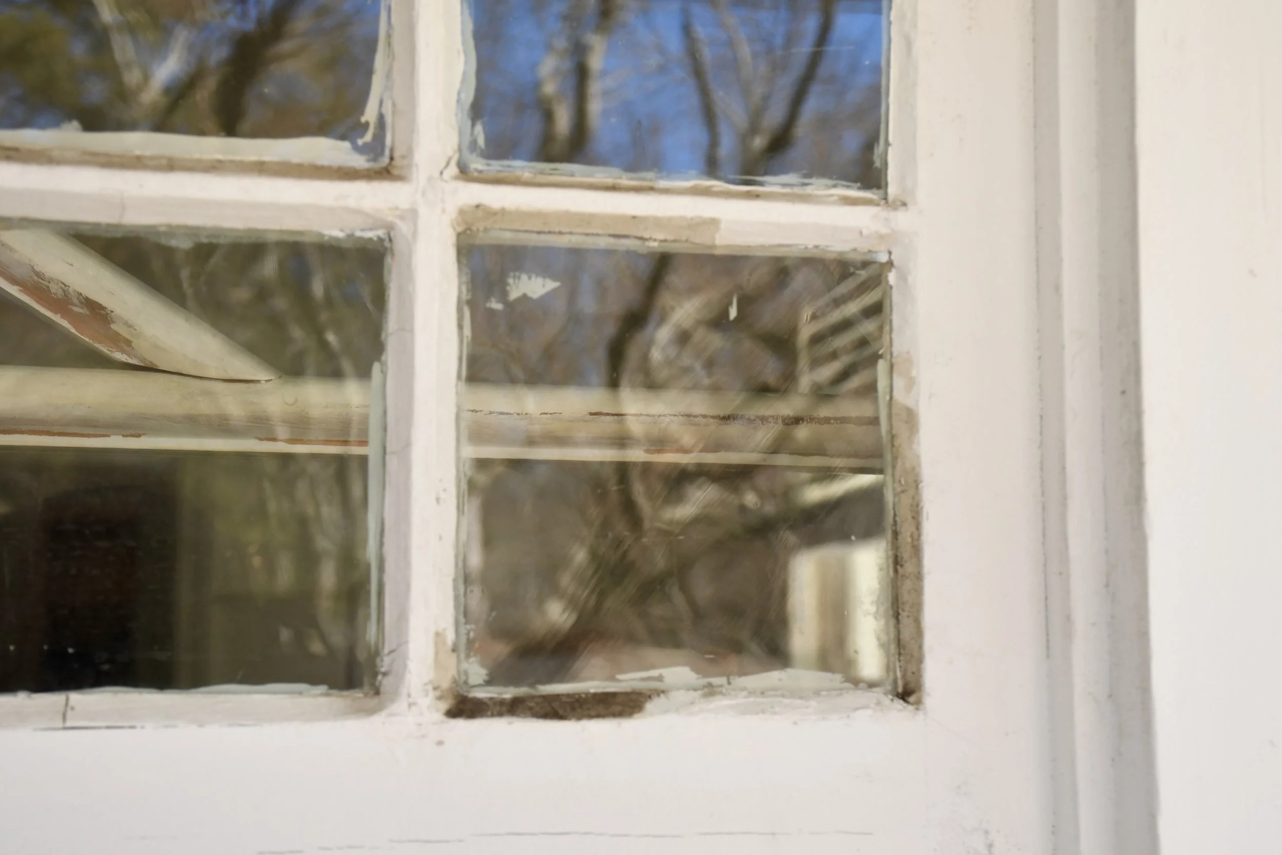  Corner of Dodge House porch window on Warren Wilson College (WWC) campus in Swannanoa, N.C., on Feb 7, 2026. (Echo News/Richmond Joyce) 