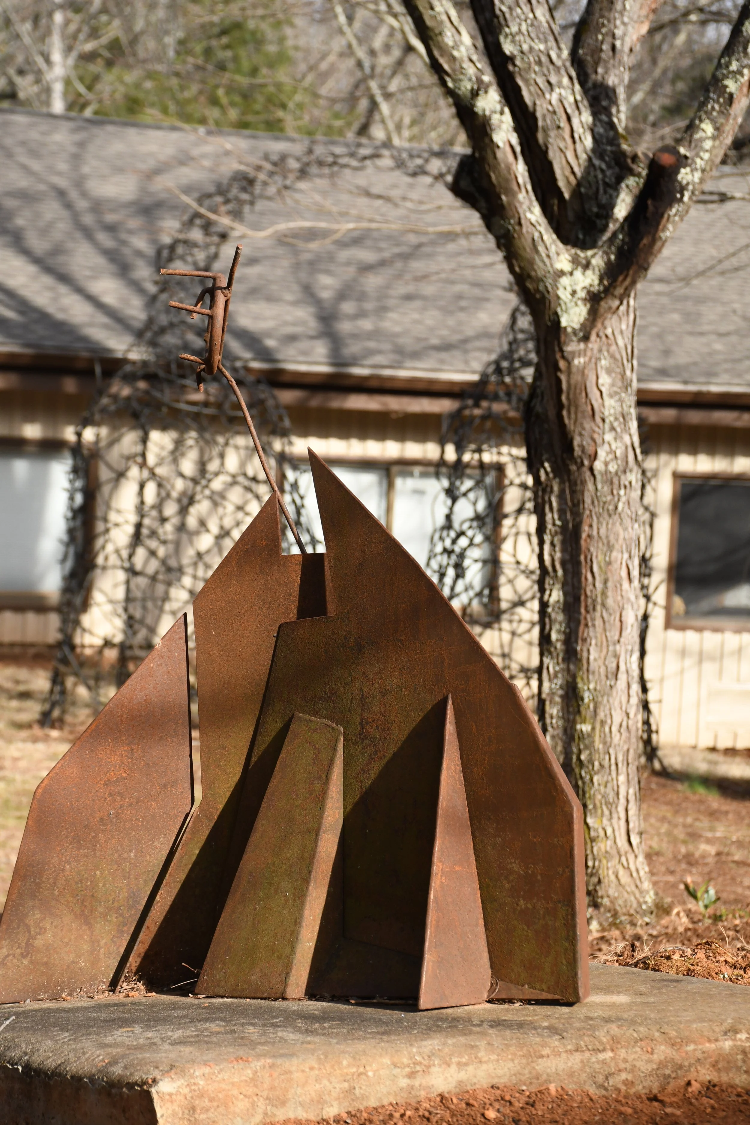  Permanent metal sculptures placed outside Holden Arts Building, Warren Wilson College (WWC) campus in Swannanoa, N.C., on Feb. 22, 2026. (Echo News/Richmond Joyce) 