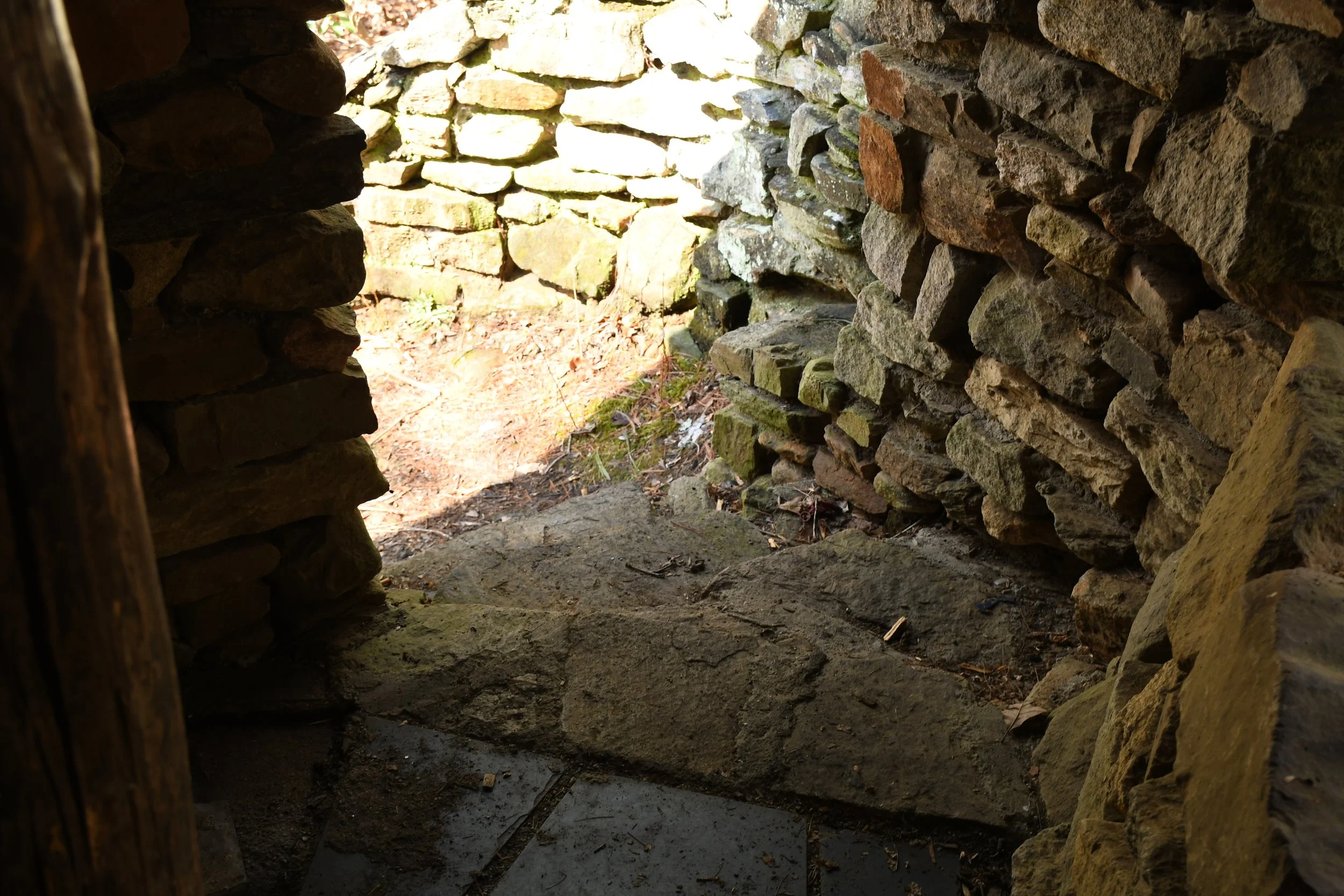  Stone walls and stairs into Meditation Hut, Warren Wilson College (WWC) campus in Swannanoa, N.C., on Feb. 27, 2026. (Echo News/Richmond Joyce) 