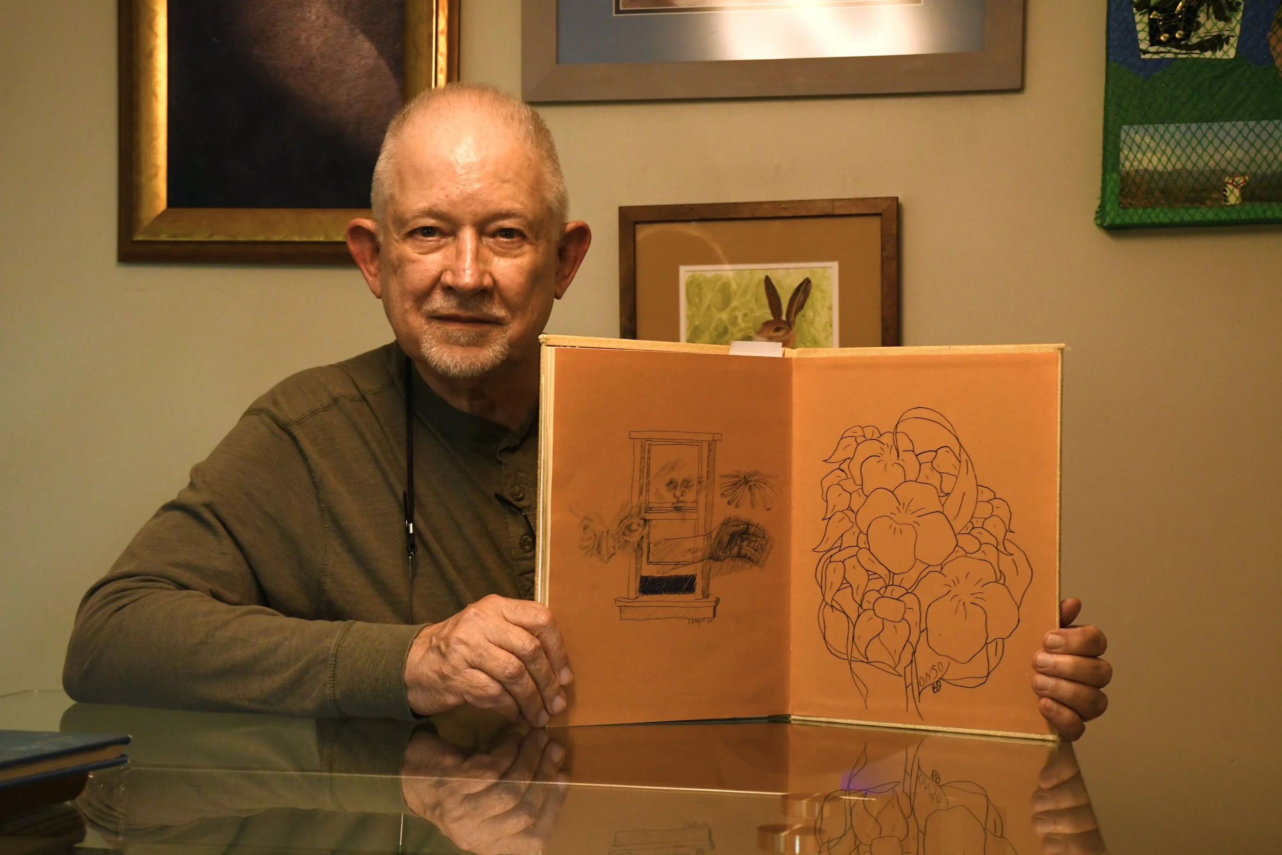  Kam Kammerer showing off his WWC yearbook at his home in Tryon, North Carolina on April 2, 2026. (Echo News/Richmond Joyce) 