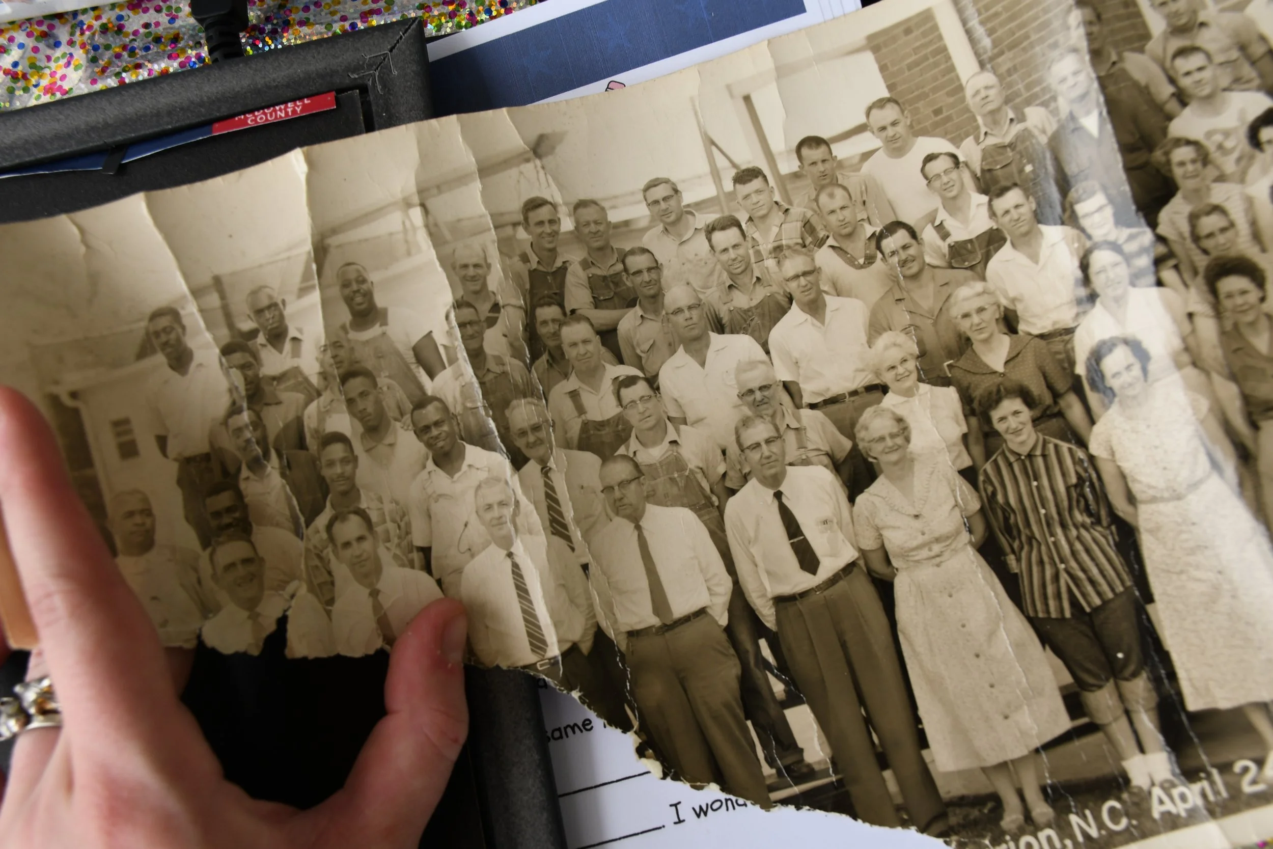  Panoramic photo of mill workers in Marion in the 1950s from the McDowell County Library being shown at the homecoming in Marion, McDowell County NC on April 25 2026. (Richmond Joyce/Echo News) 
