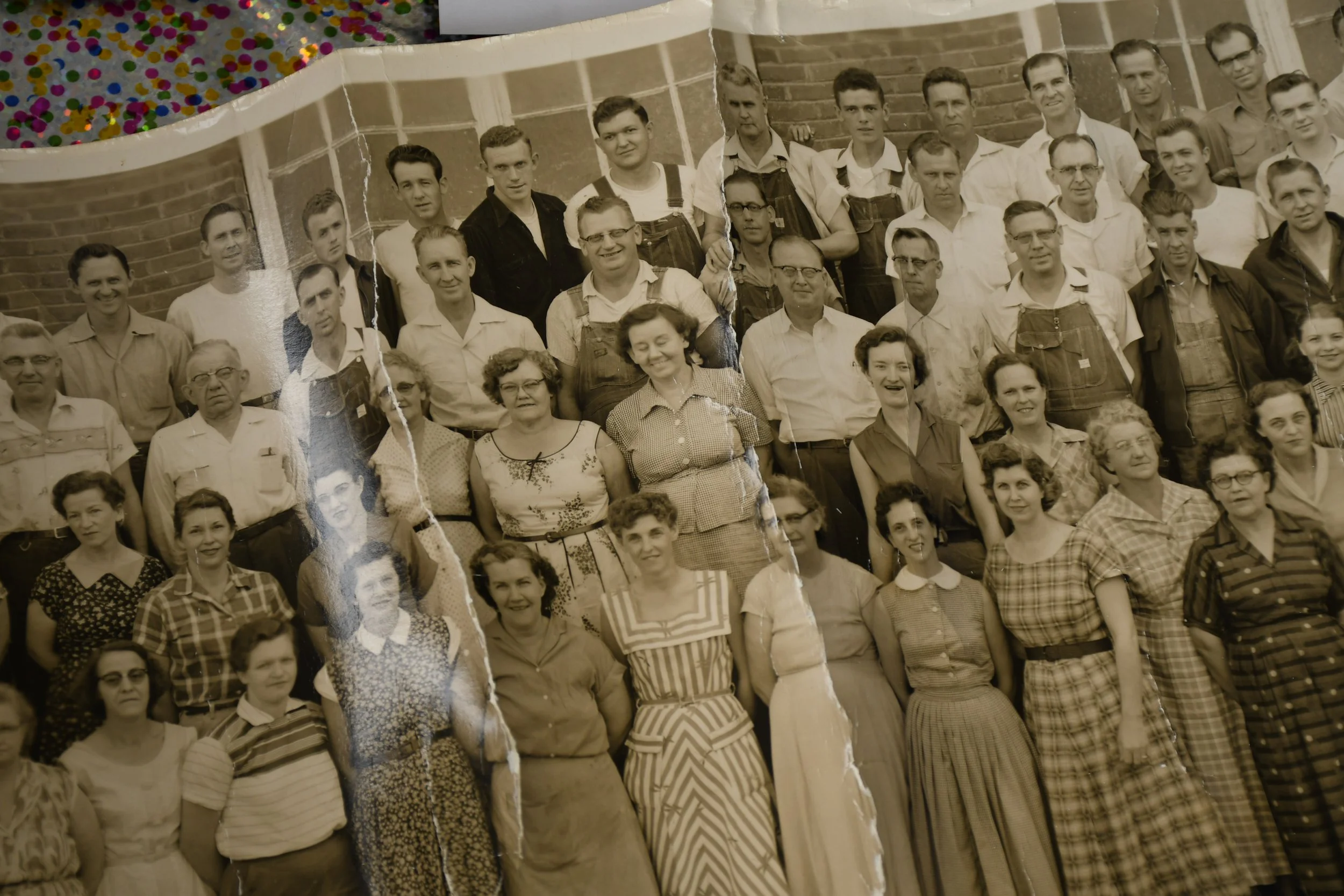  Panoramic photo of mill workers in Marion in the 1950s from the McDowell County Library being shown at the homecoming in Marion, McDowell County NC on April 25 2026. (Richmond Joyce/Echo News) 