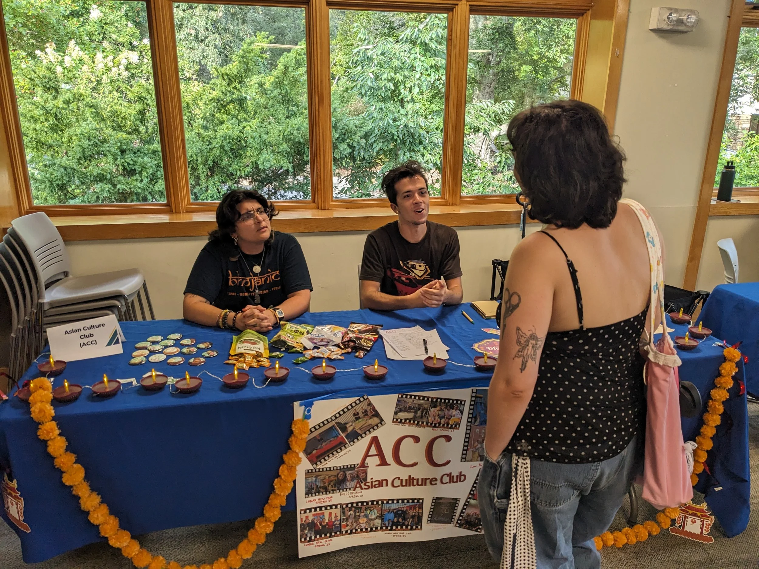  Warren Wilson College students Jay Char and Elliott Hove speak to a prospective club member about the Asian Culture Club during the club fair in Canon Lounge in Swannanoa, N.C., Wednesday, Aug. 26, 2026. (The Echo/Clara Shirley) 