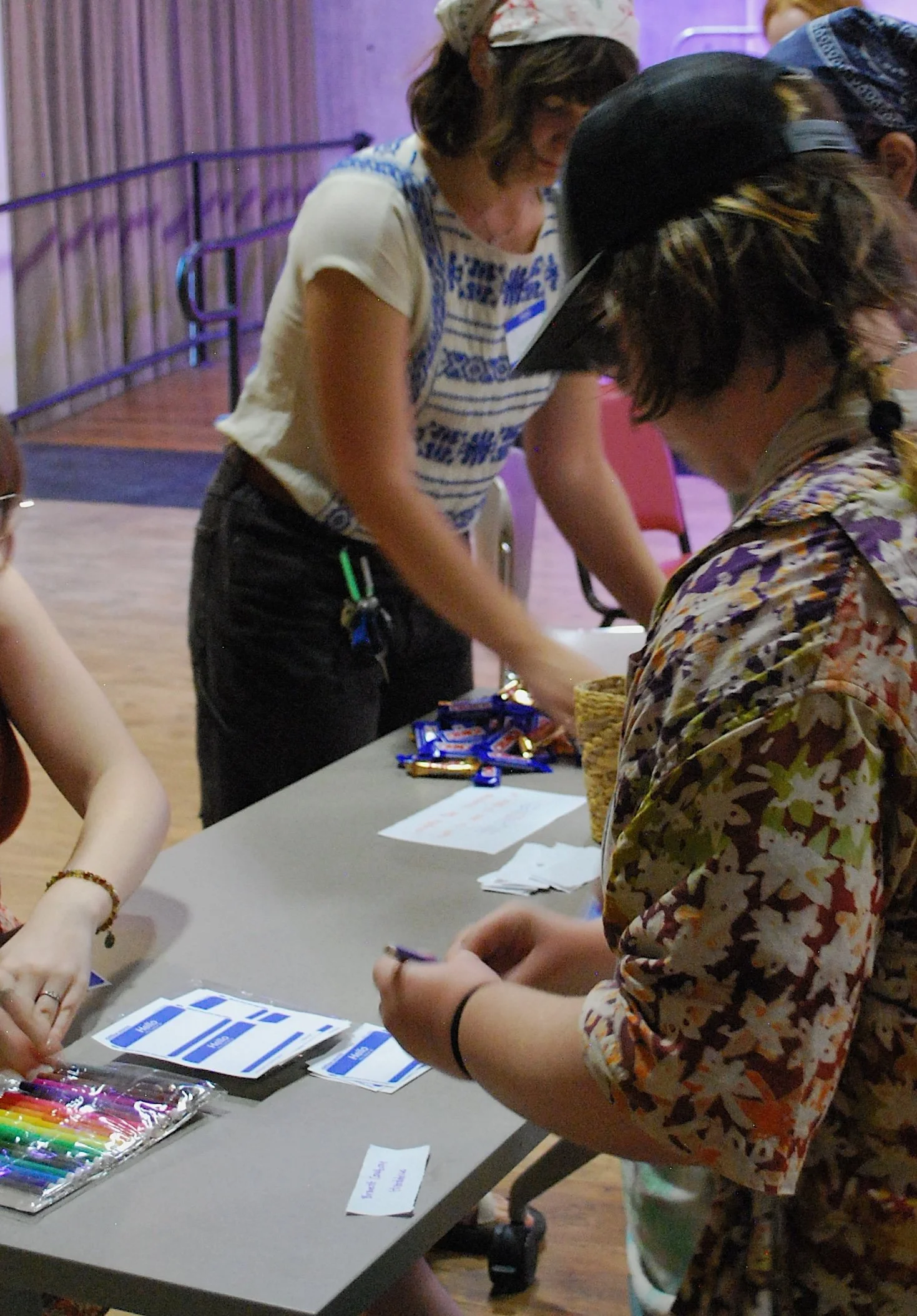  Students making name tags in Kittridge Theater on Sept. 10, 2026 in Swannanoa, N.C. (Echo/Finn McKenny) 