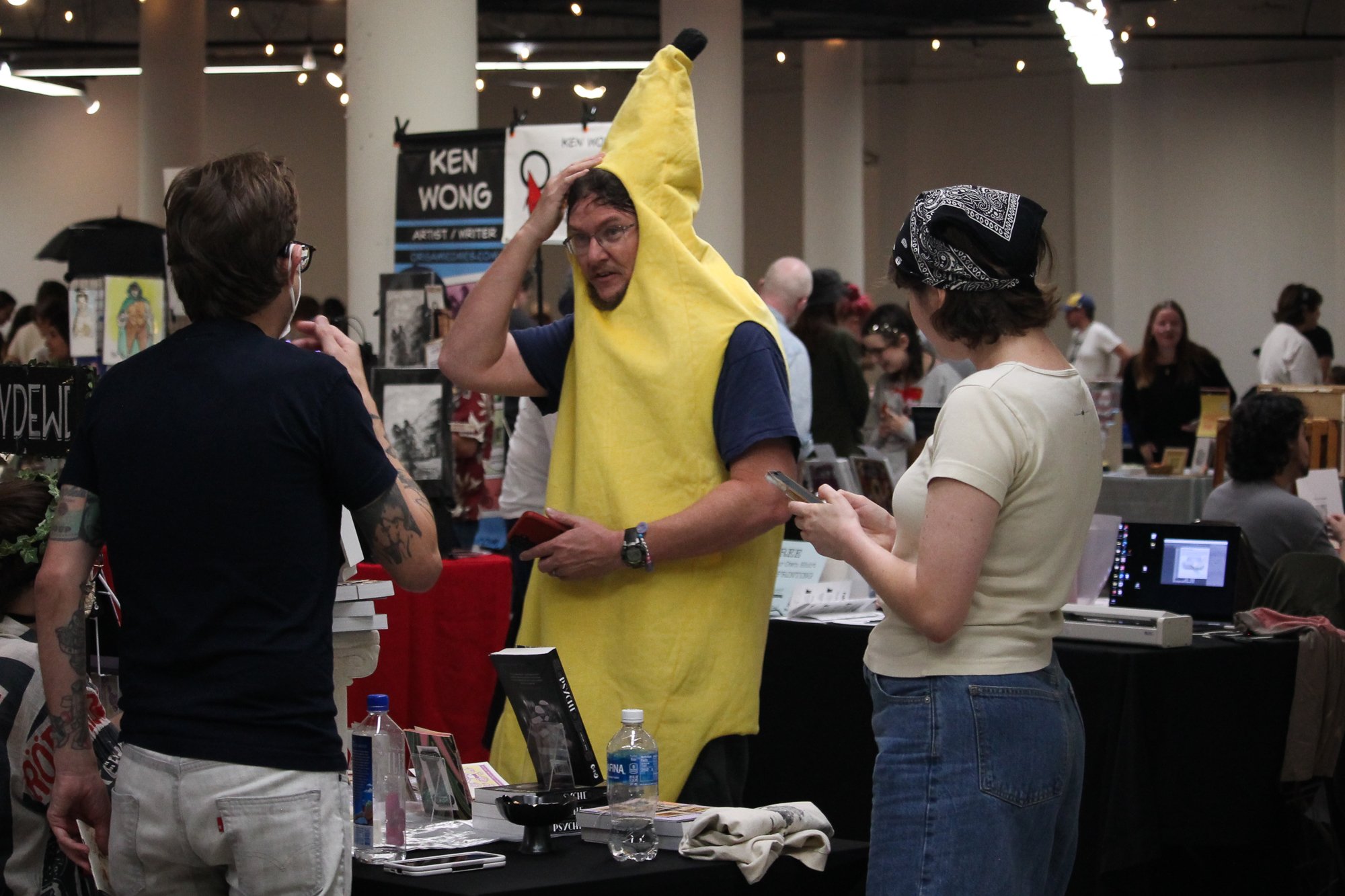  A patron dressed in a banana costume talks with a Zine Fest vendor. Asheville, N.C.,Saturday Sept. 26, 2026. (Echo News/Wyatt Layton) 