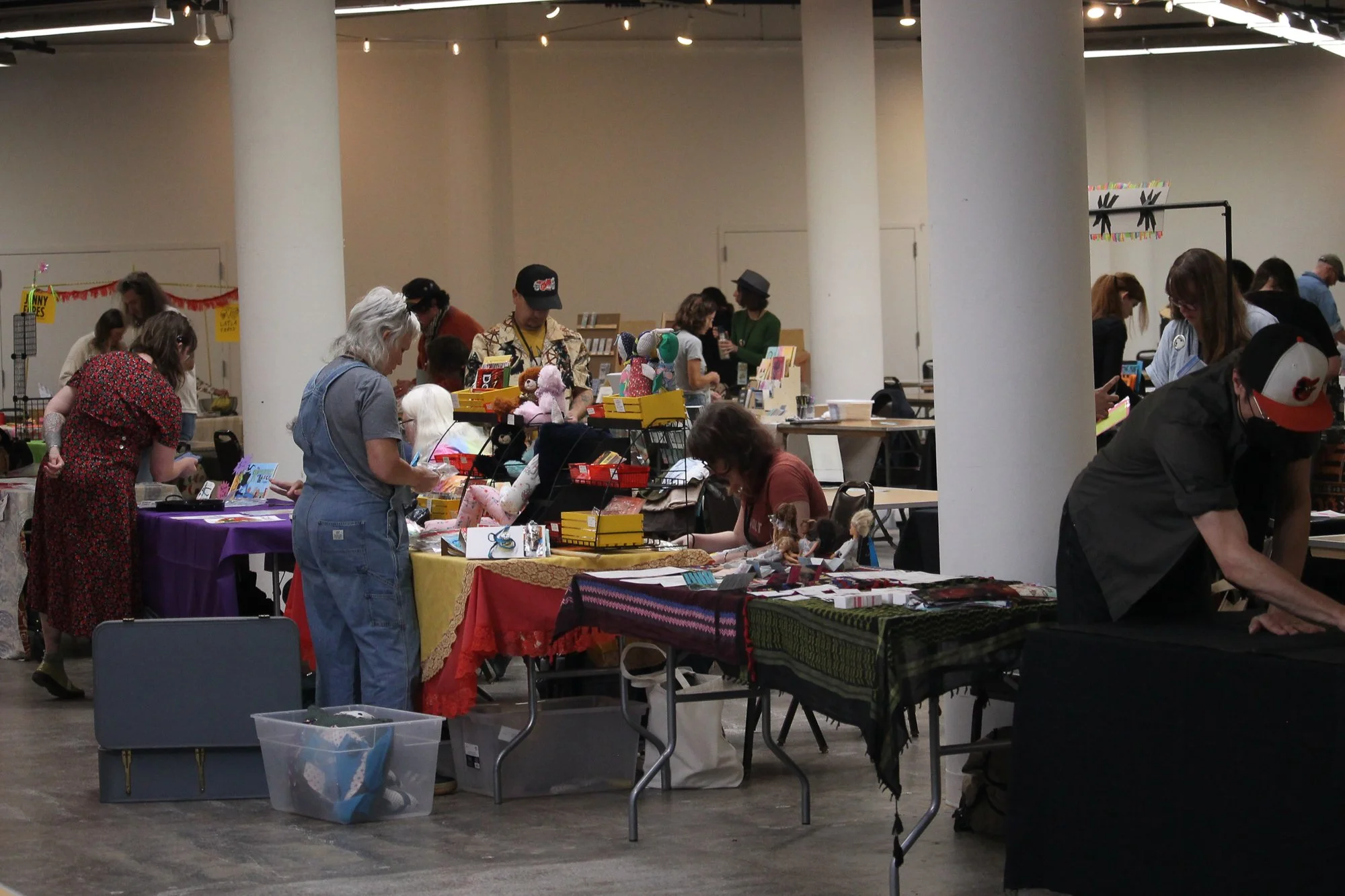  Asheville Zine fest vendors prepare to open their tables in Asheville, N.C., on Saturday Sept. 26, 2026. (Echo News/Wyatt Layton) 