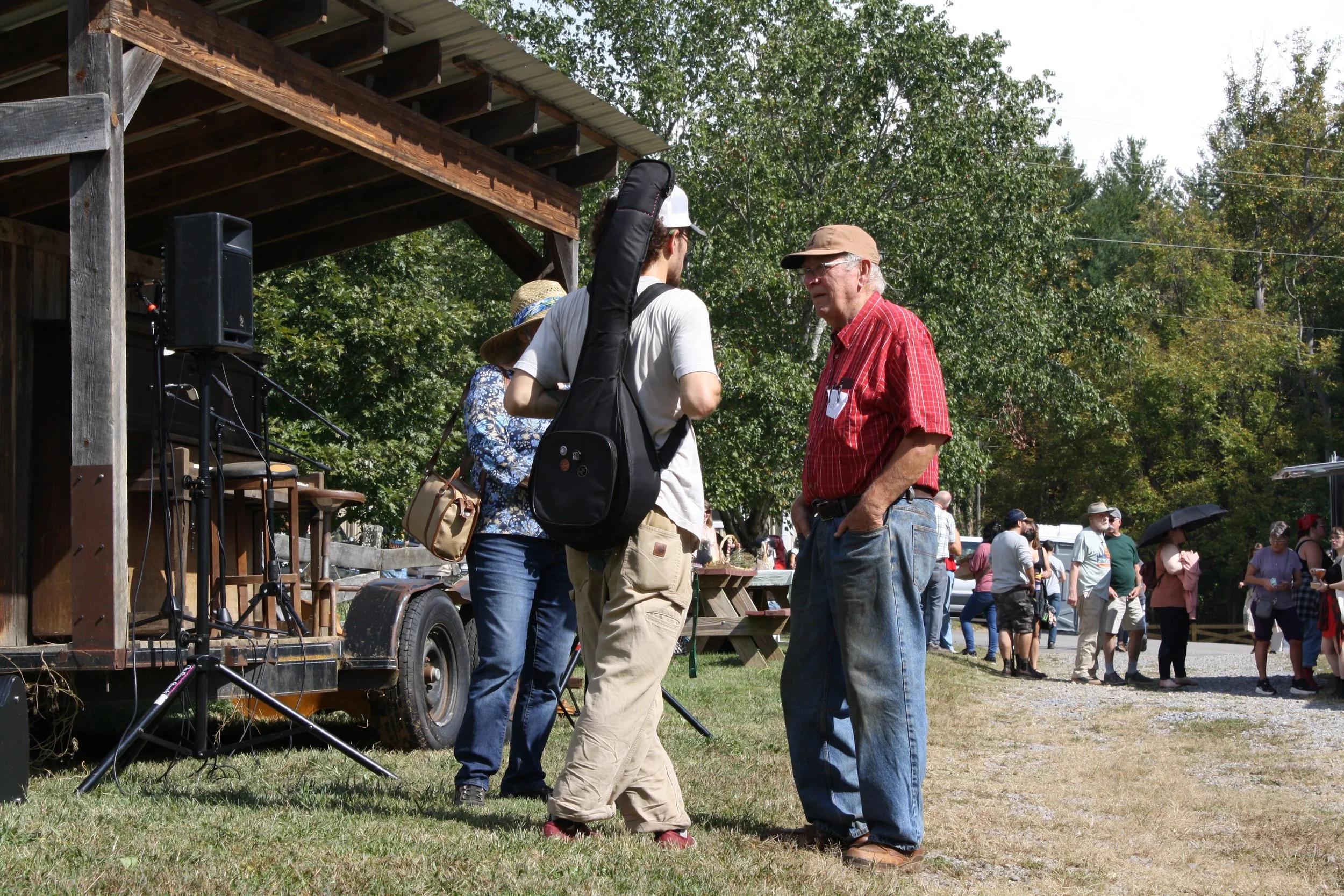  Students and visitors chat during the Fall Fest at Warren Wilson College on Oct. 3, 2026 in Swannanoa, N.C. (Echo/Emma Taylor McCallum) 