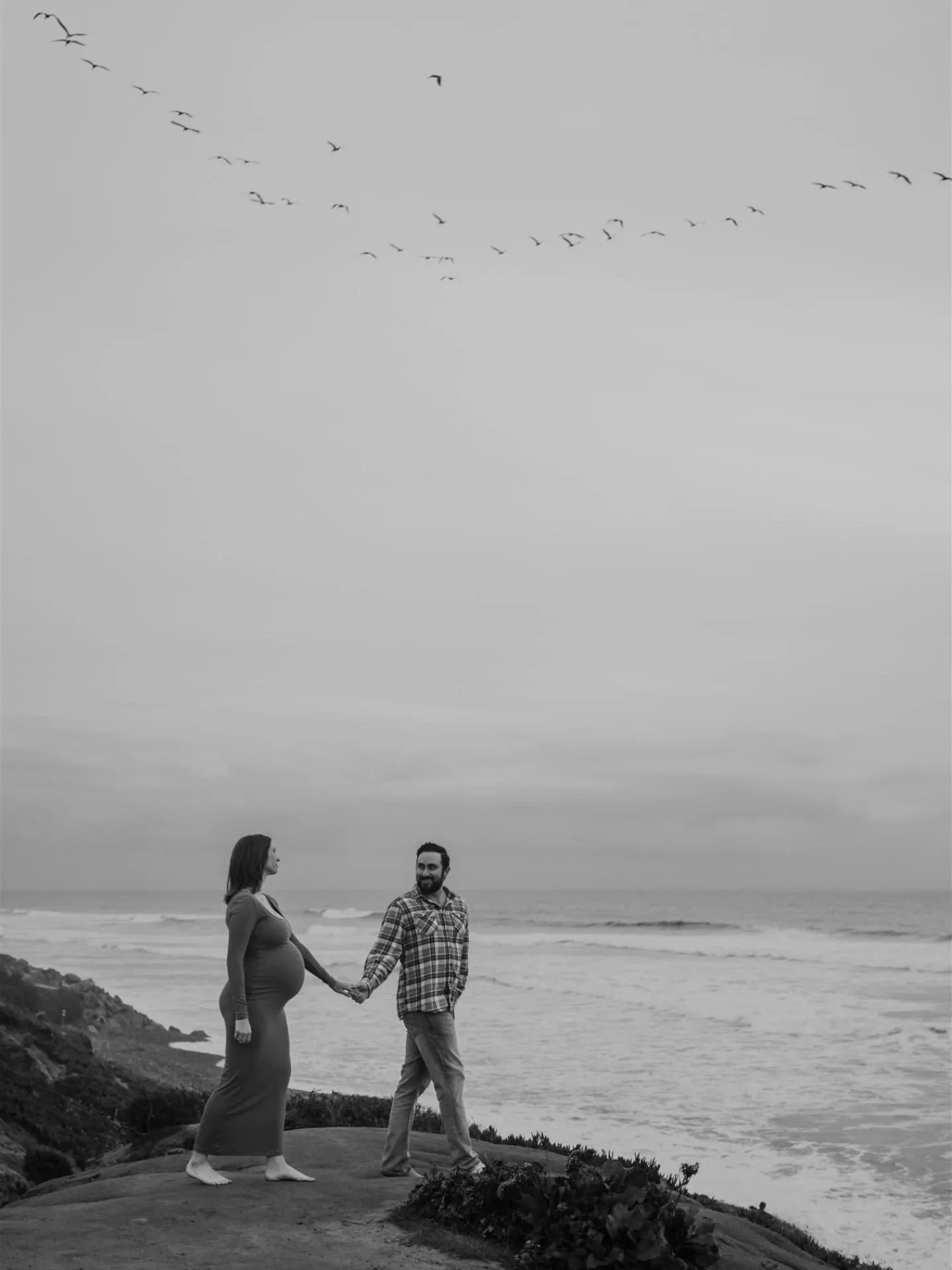 Haven't shared a b + w post for a while, so here ya go. 😍 

#socalmaternityphotographer #carlsbadmaternityphotographer #oceansidematernityphotographer #sandiegomaternityphotographer #lifestylephotographer #maternity #blackandwhitephotography #carlsb