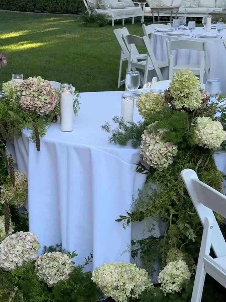 My first full wedding season is officially over! So thankful for my teams and clients who trusted me this past year 🫶 Now it&rsquo;s time to share all the beauty that took place. 

Reflecting today on these simple statement pieces @1880union last mo