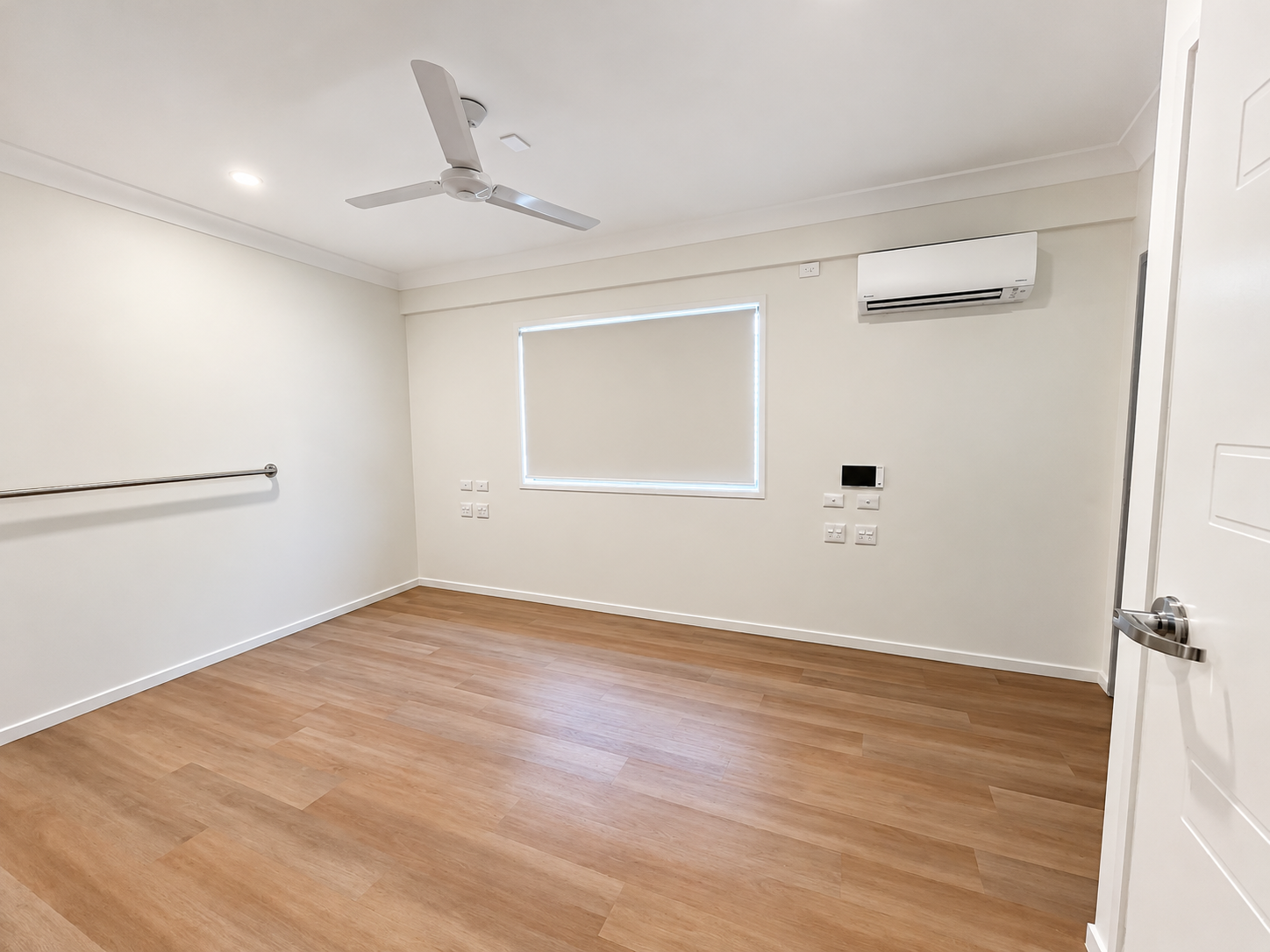 Minimalist Empty Room with Modern Fixtures.png