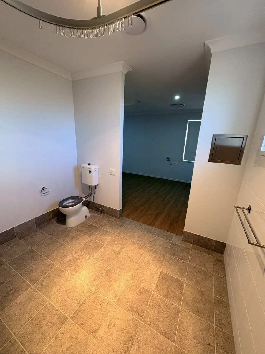 14. Bathroom.jpg