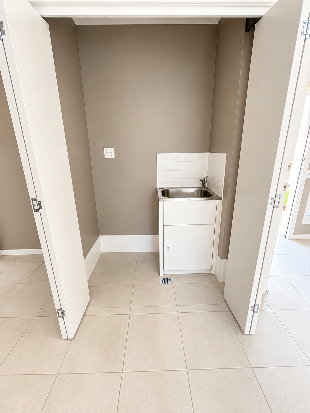 Modern Neutral Laundry Alcove.png