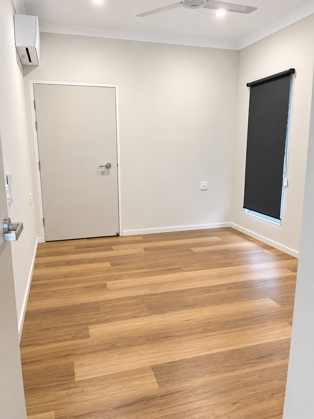 Empty Modern Room with Oak Flooring.png