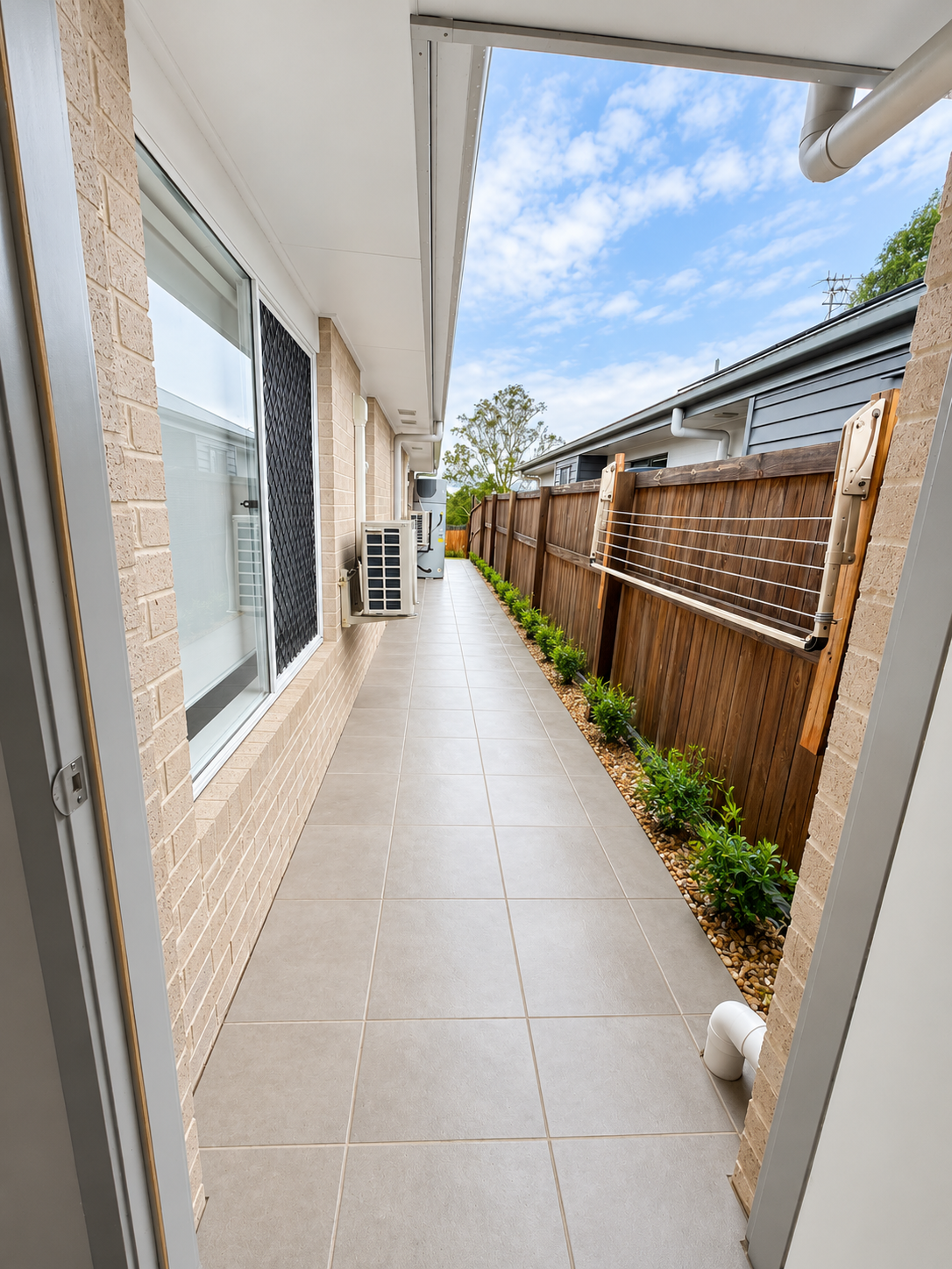 Modern House Side Passageway.png