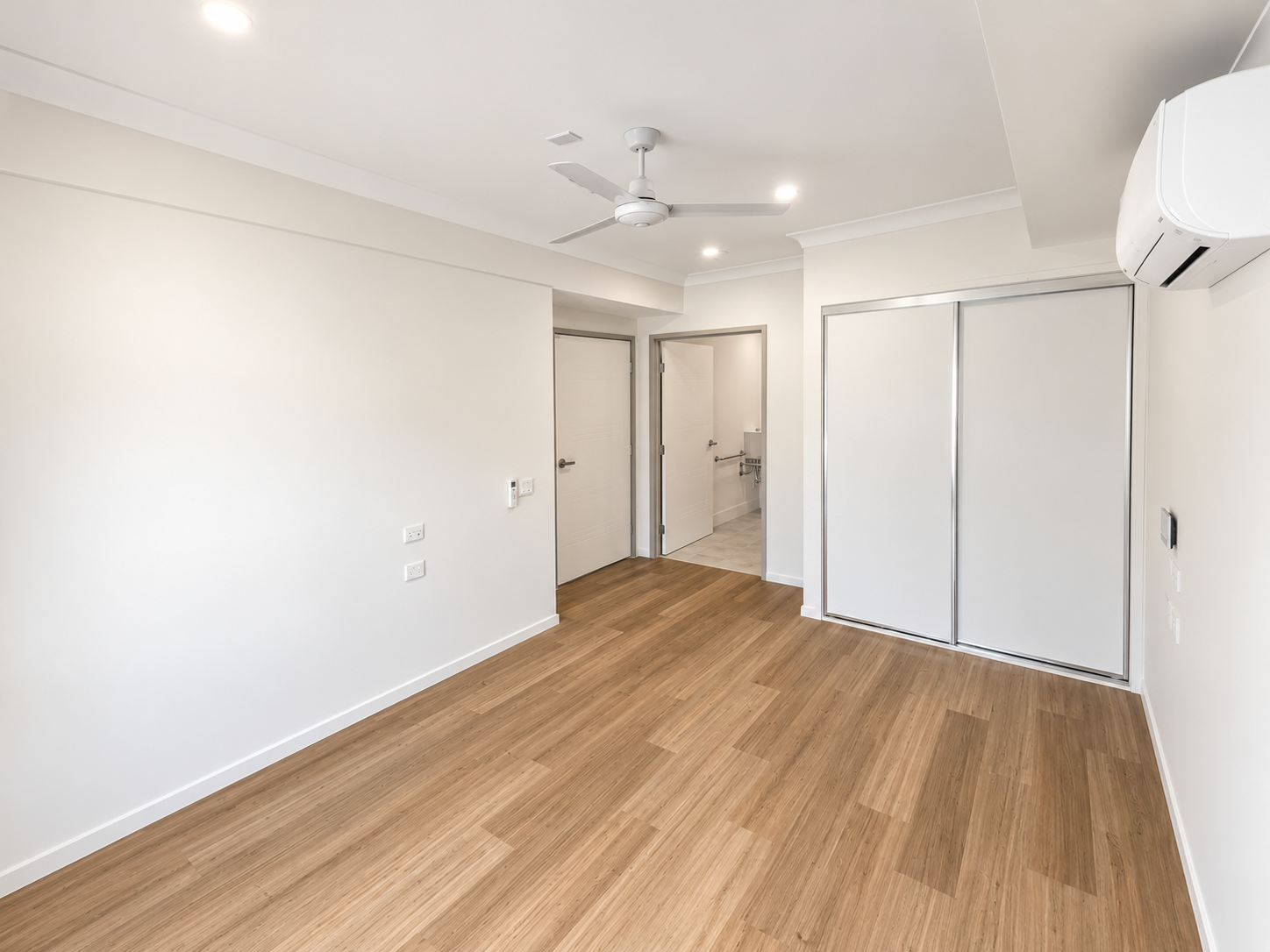Modern Empty Bedroom Interior.png