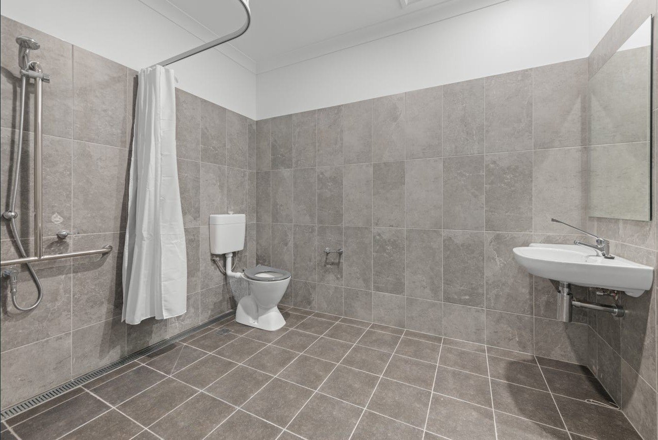 56MNH bathroom.jpg