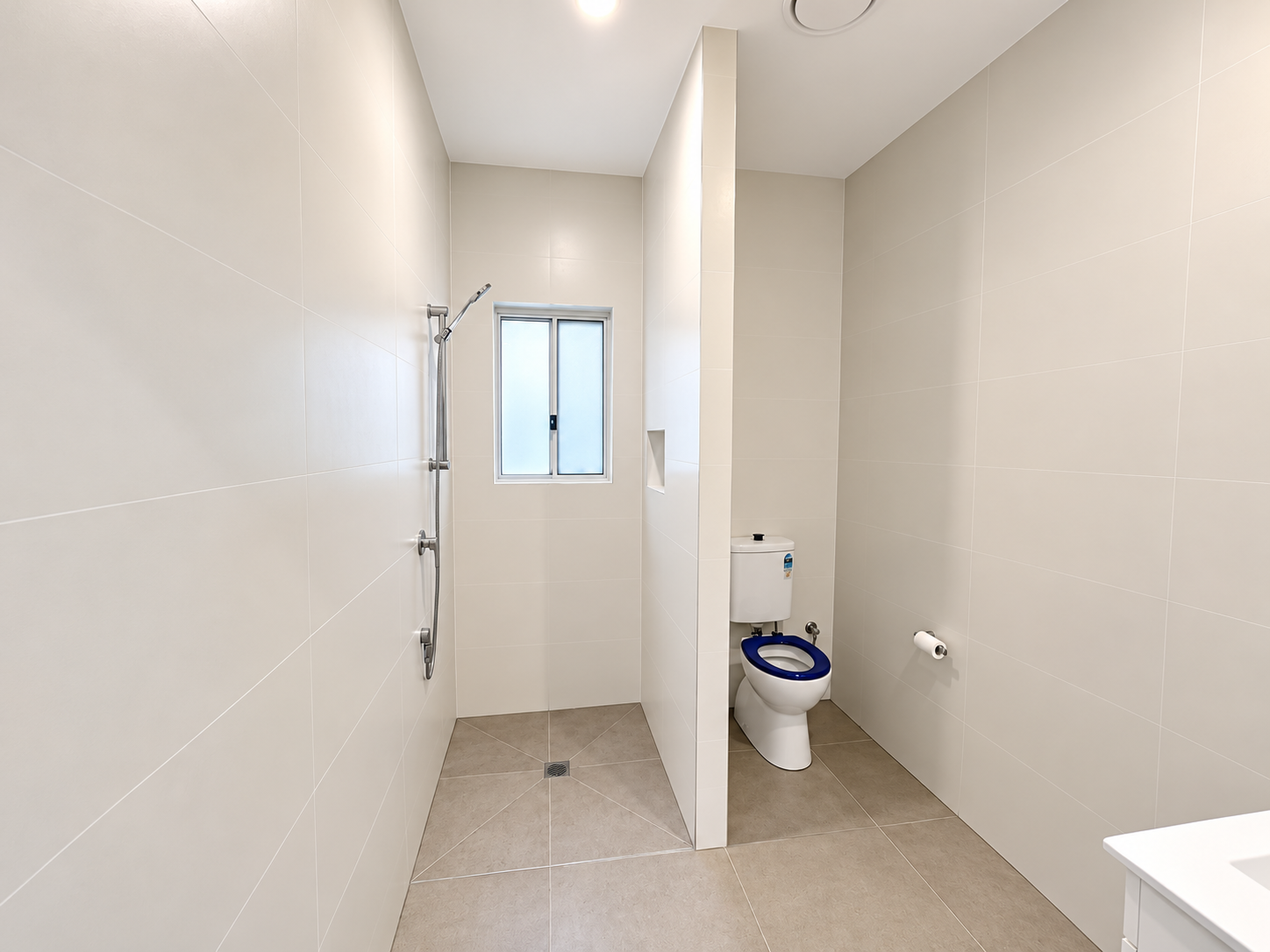 Minimalist Cream-Tiled Bathroom.png