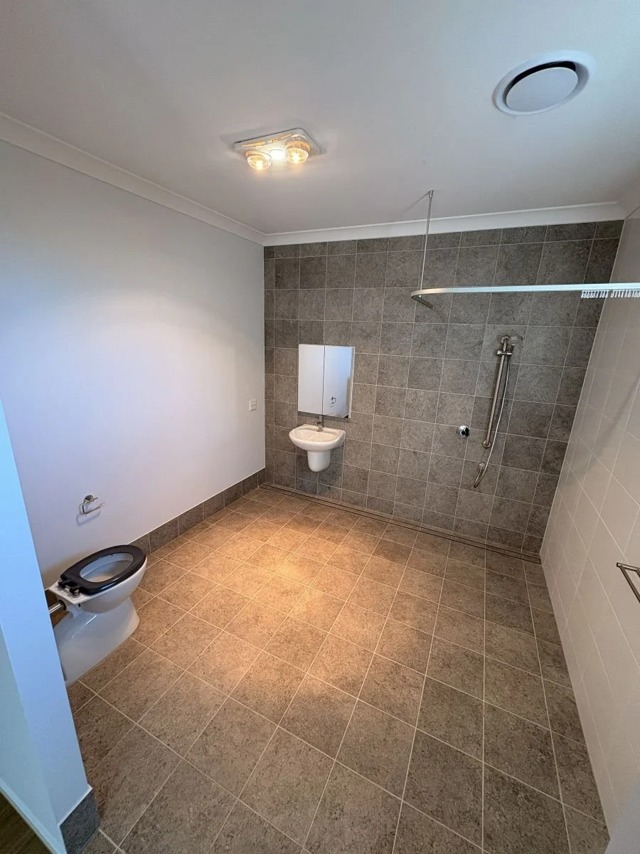 5. Bathroom.jpg
