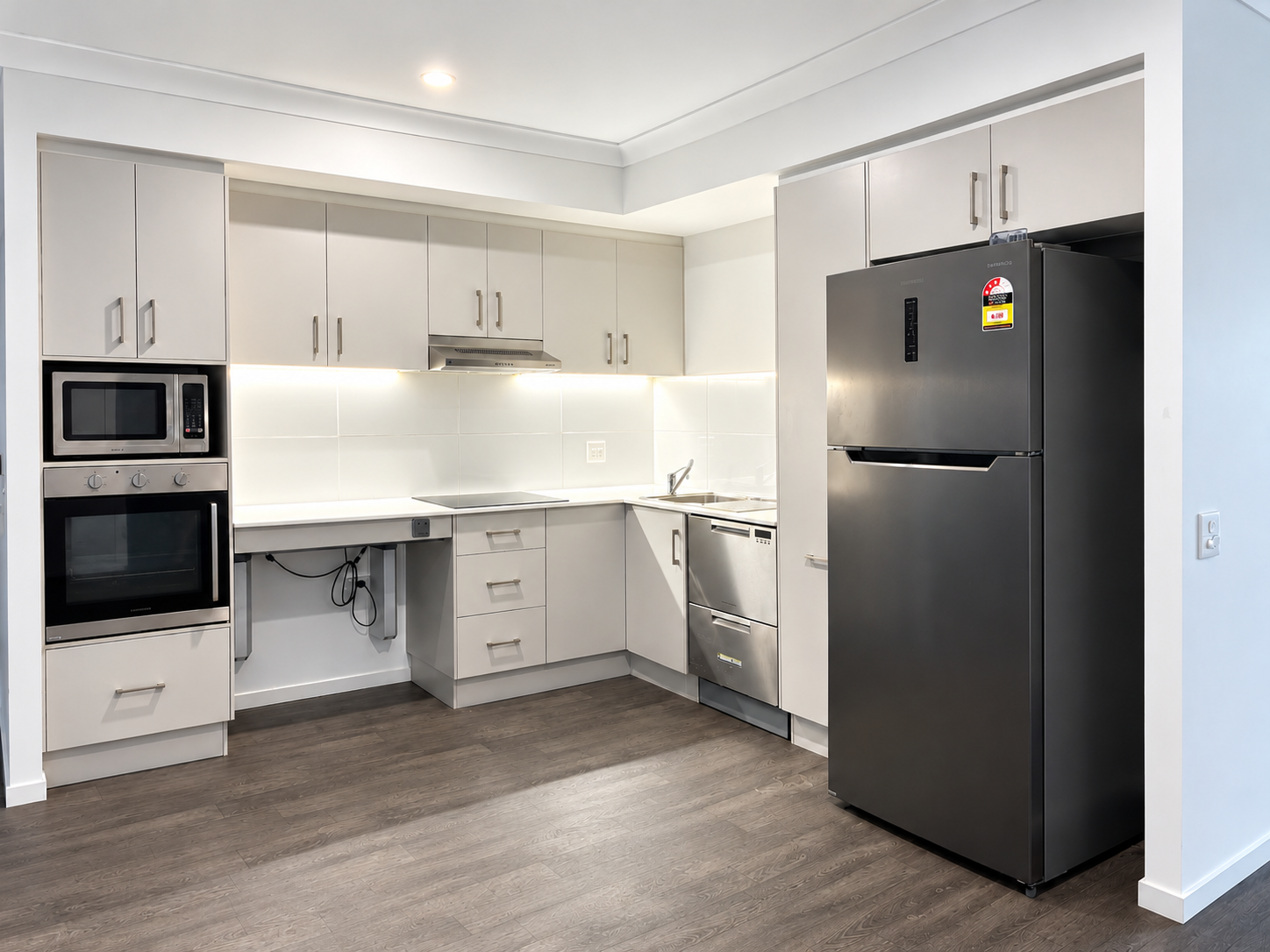 Bright Modern L-Shaped Kitchen (1).png