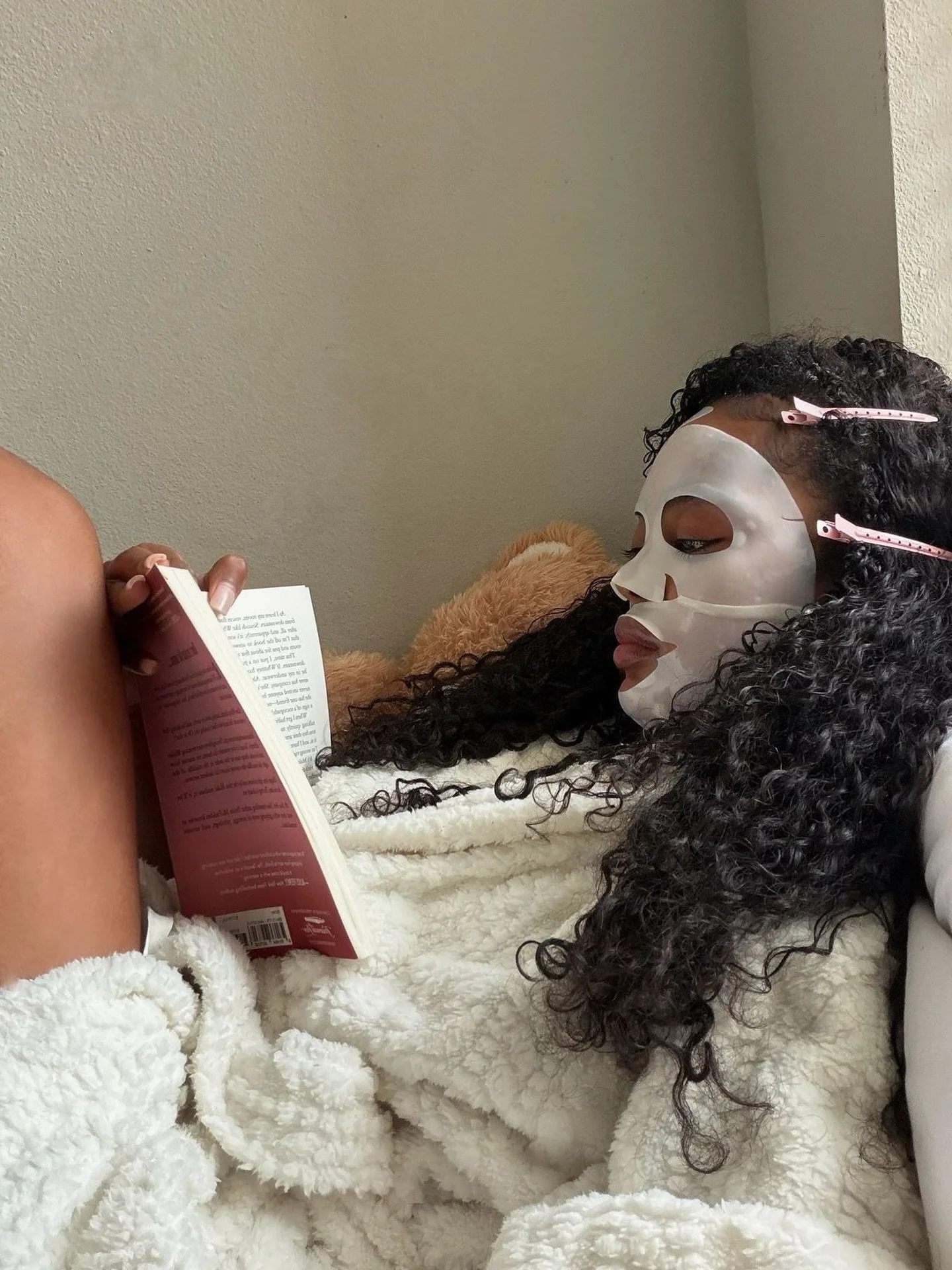 The type of peace I need to start my week off with🩷 Drop your book recs below! #relationshitpod