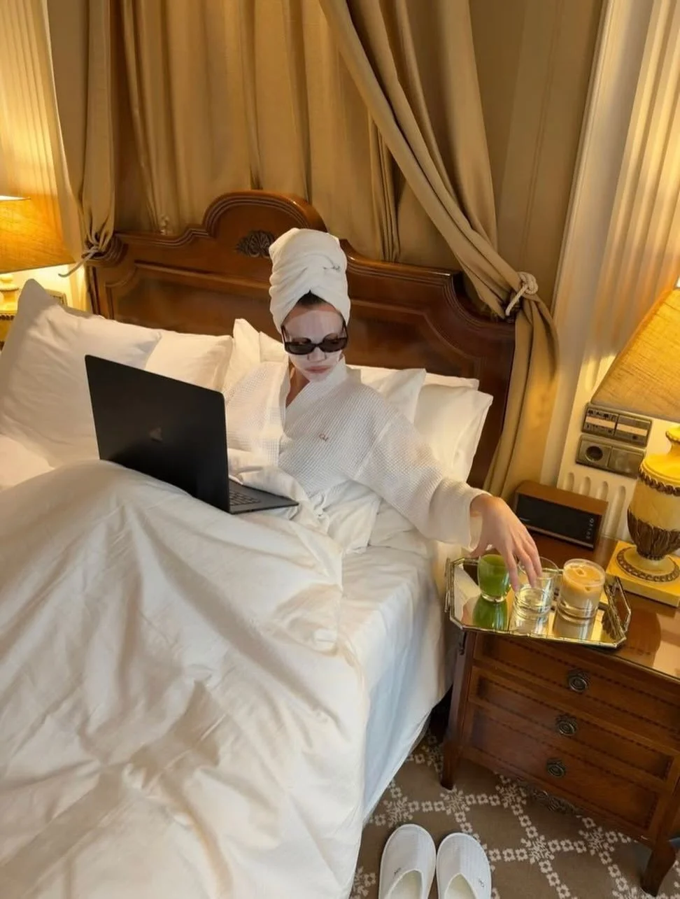 Scrolling through Oscars looks this morning like it&rsquo;s my job 👀 Which moments and/or looks do you think stole the show? 🤍 #relationshitpod